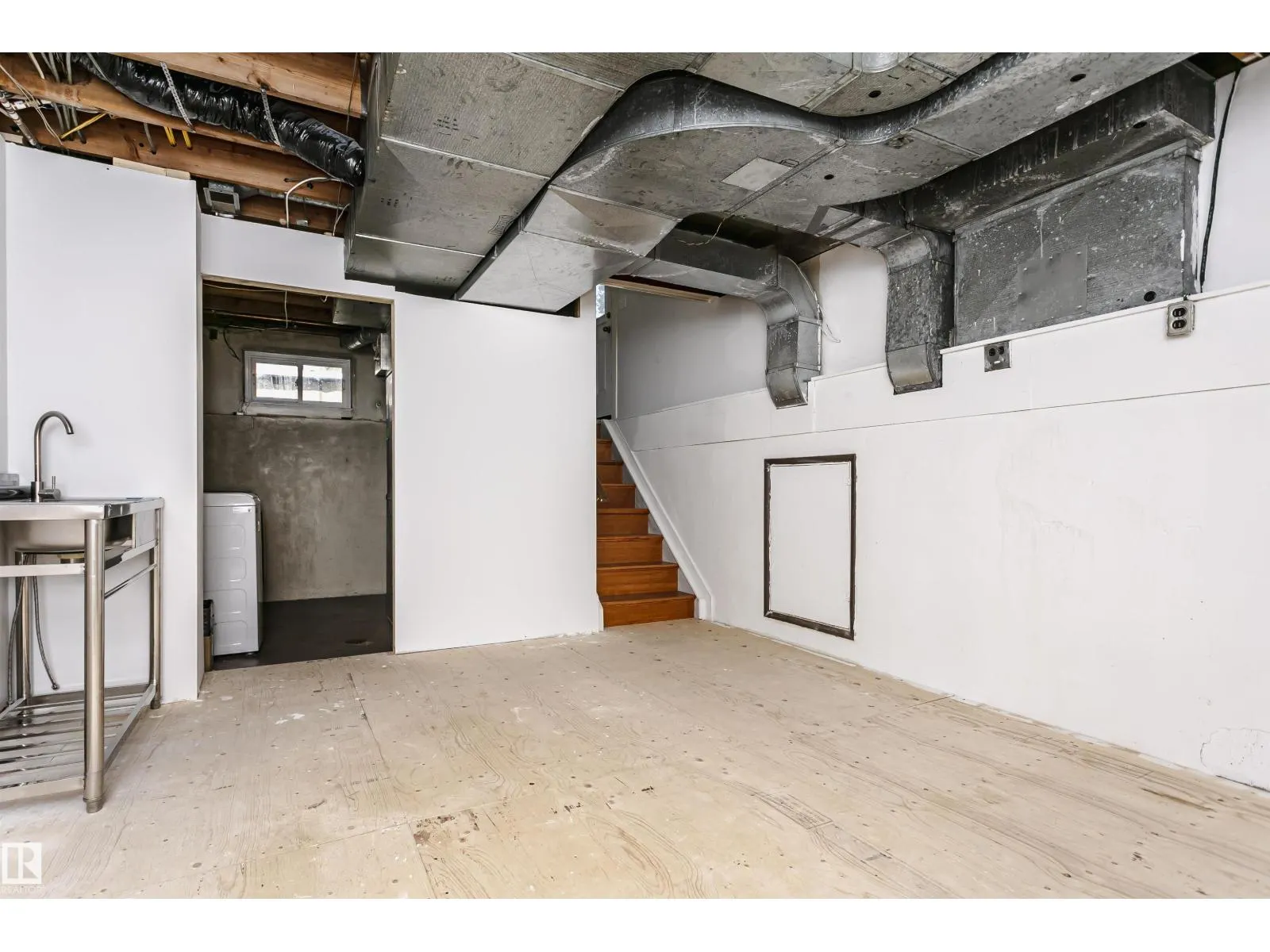 7204 92B AV NW
