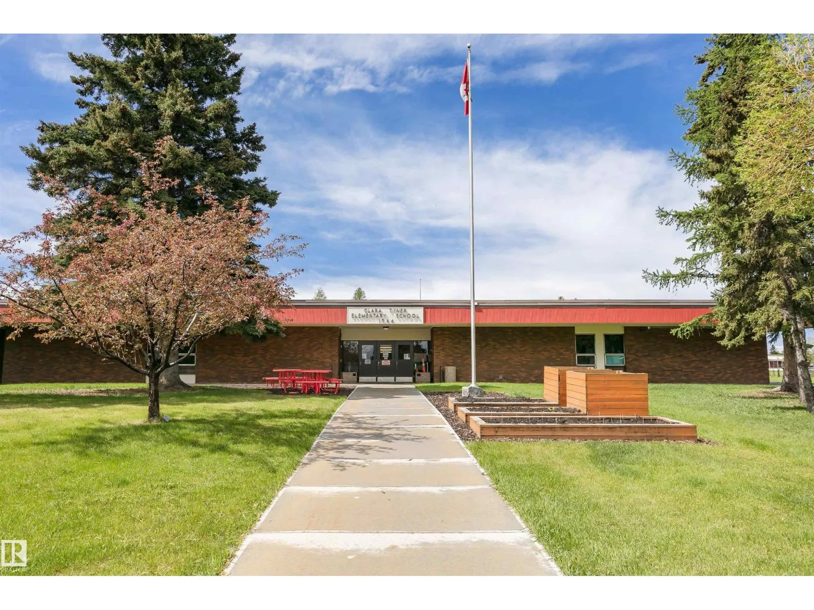 7204 92B AV NW