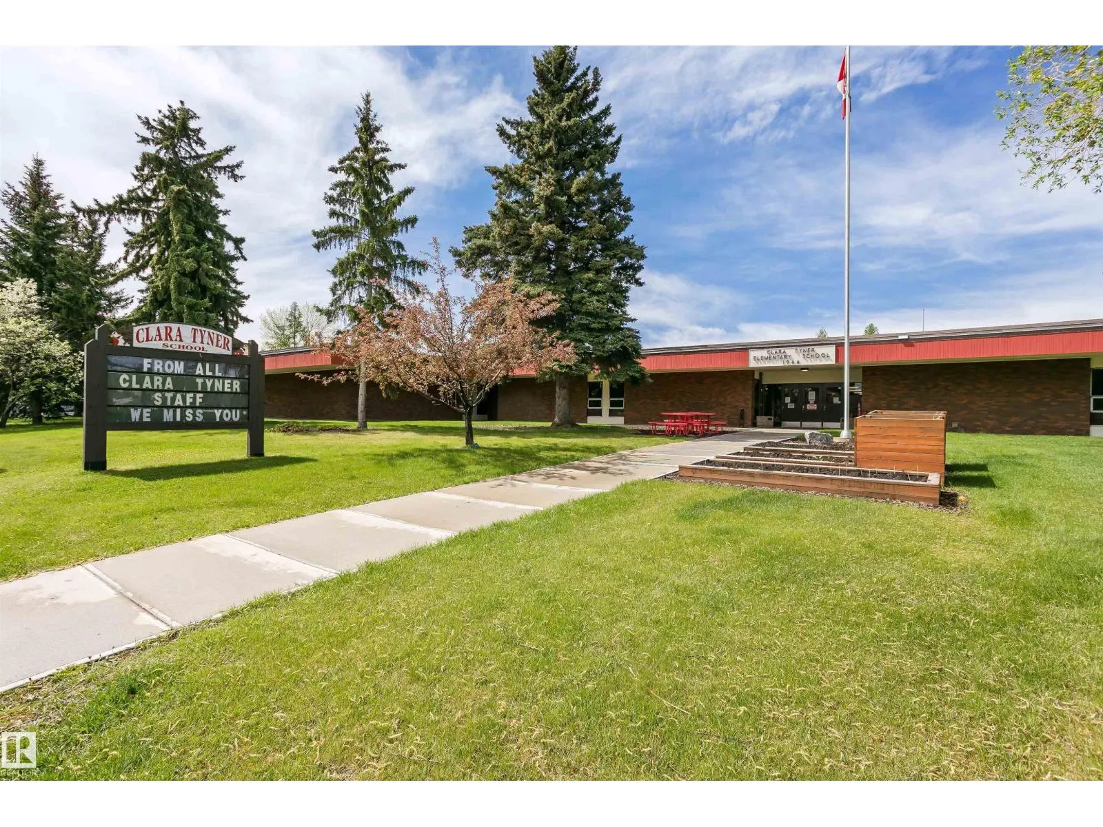7204 92B AV NW