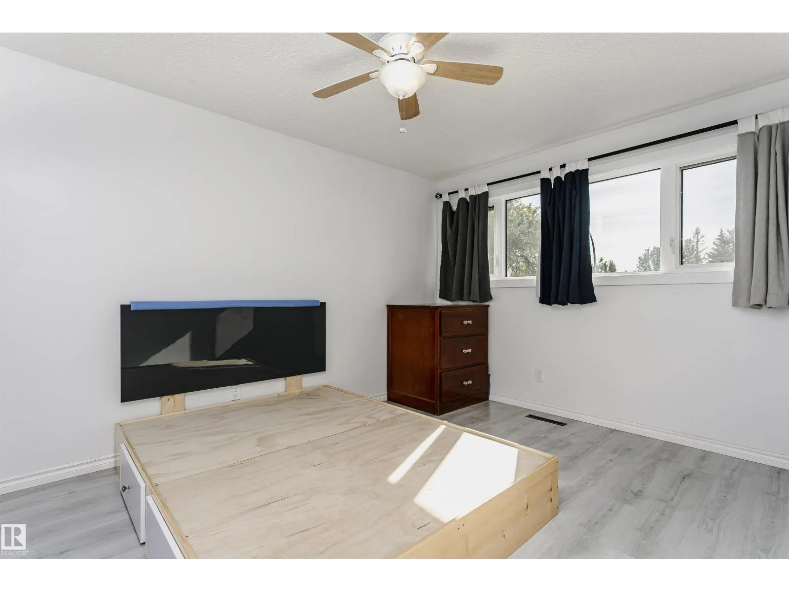 7204 92B AV NW
