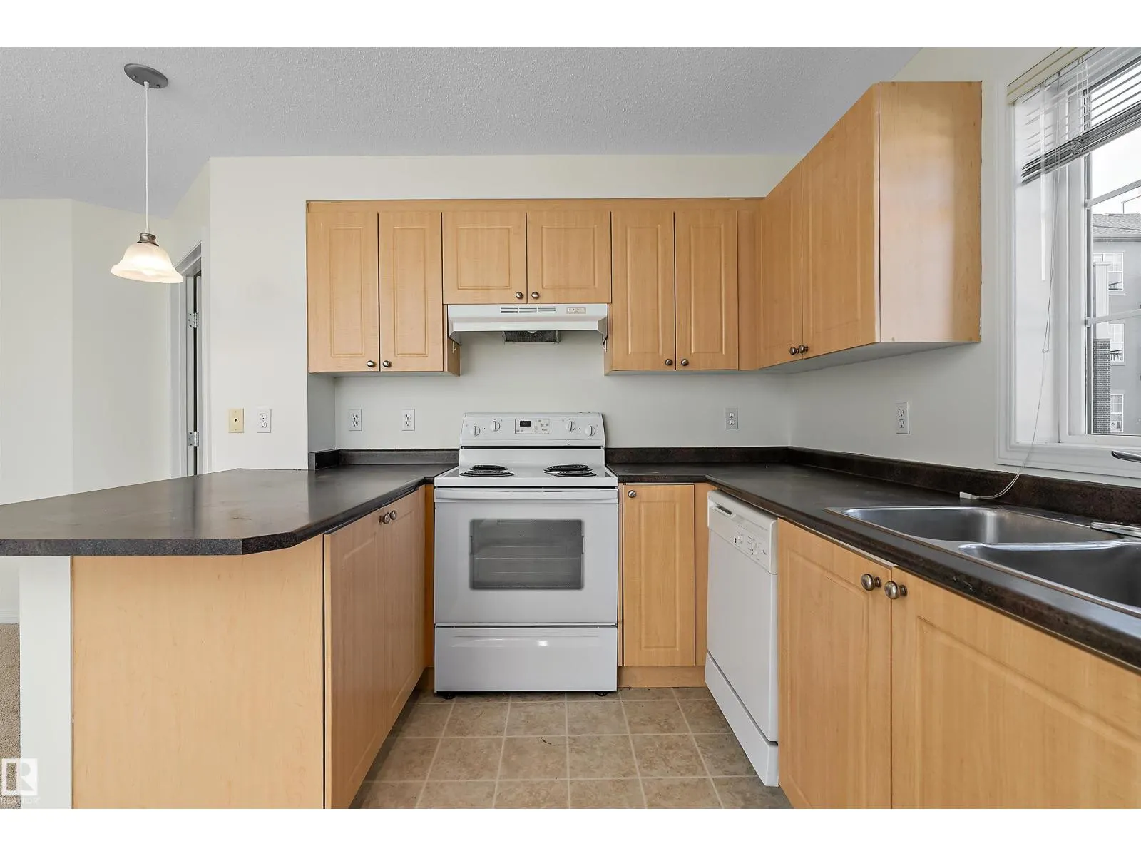 #201 630 MCALLISTER LO SW