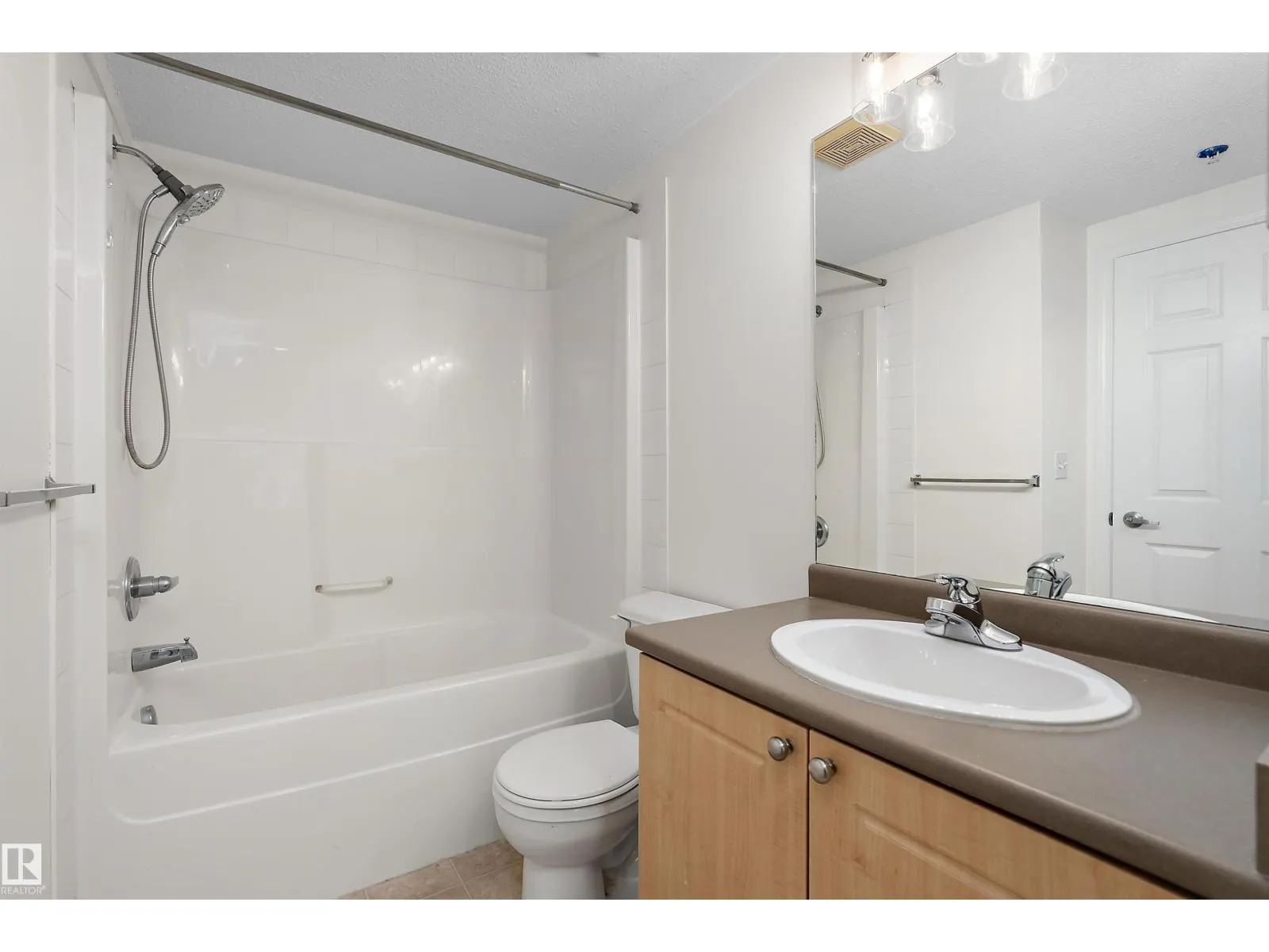 #201 630 MCALLISTER LO SW