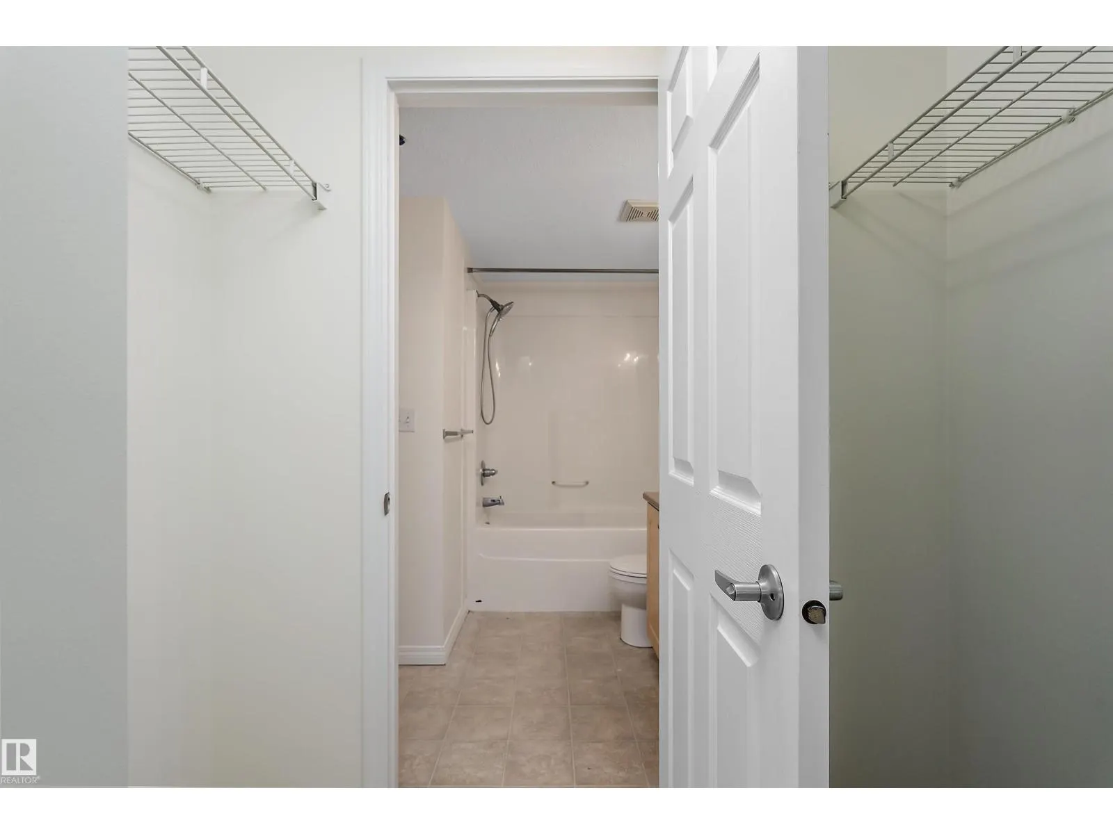 #201 630 MCALLISTER LO SW