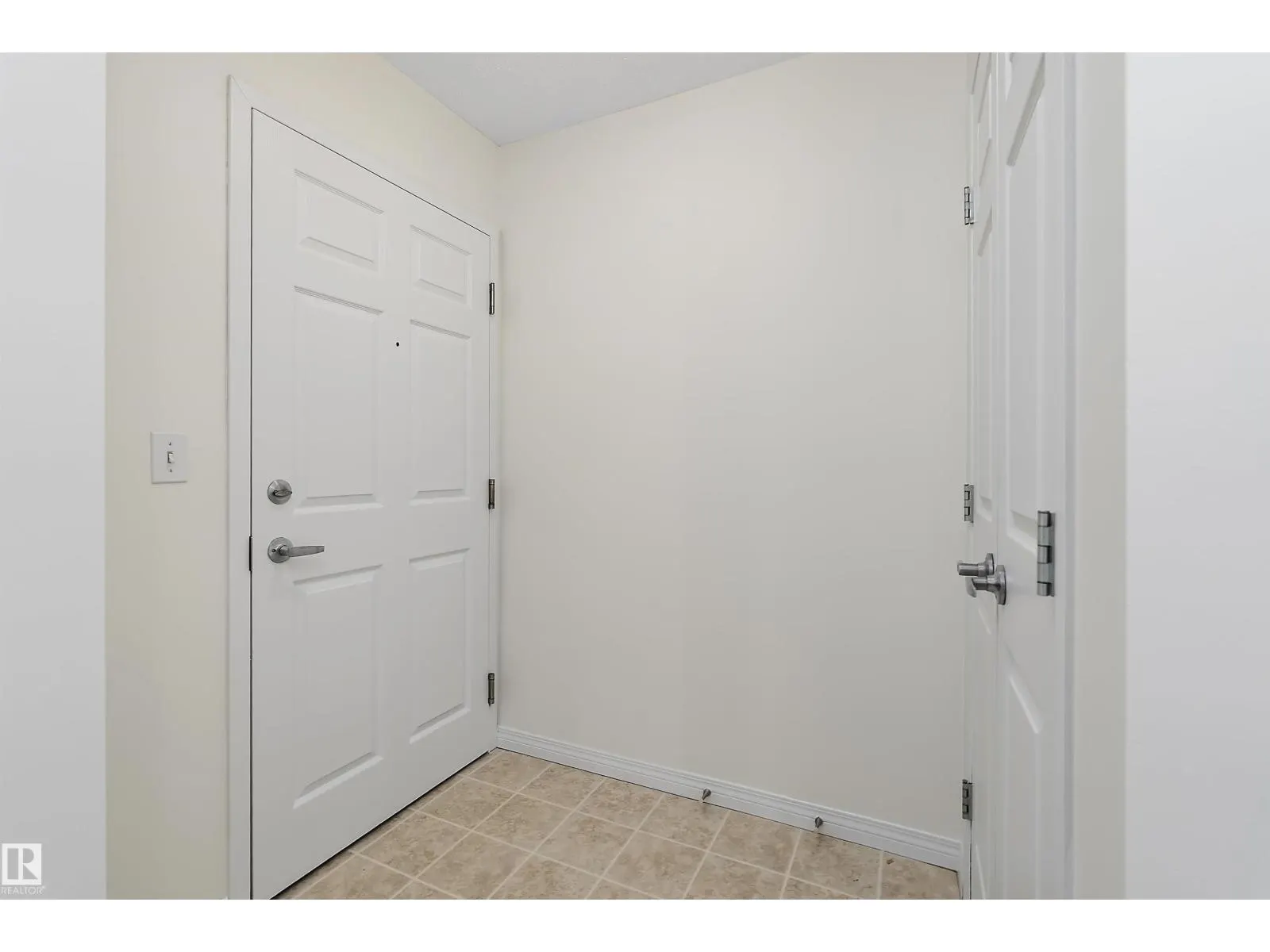 #201 630 MCALLISTER LO SW