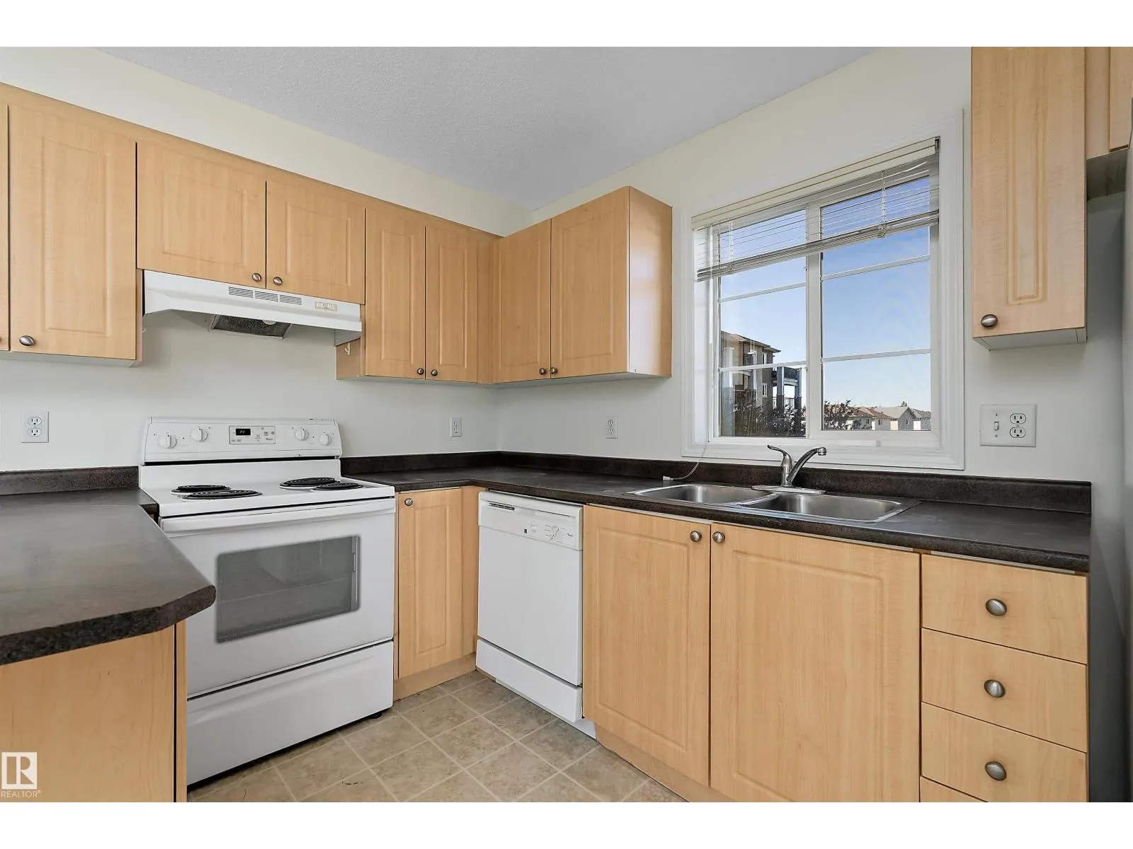 #201 630 MCALLISTER LO SW