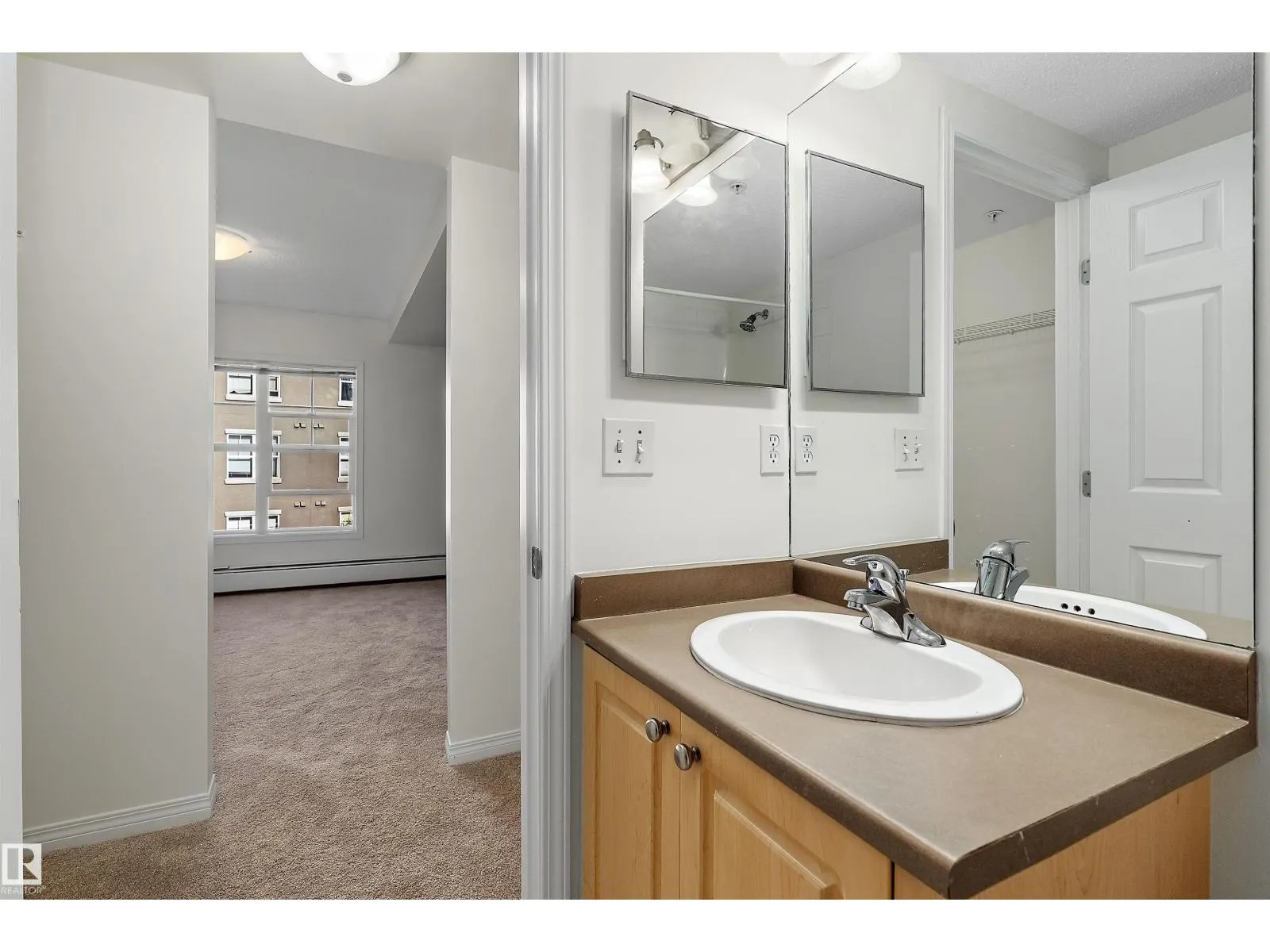 #201 630 MCALLISTER LO SW
