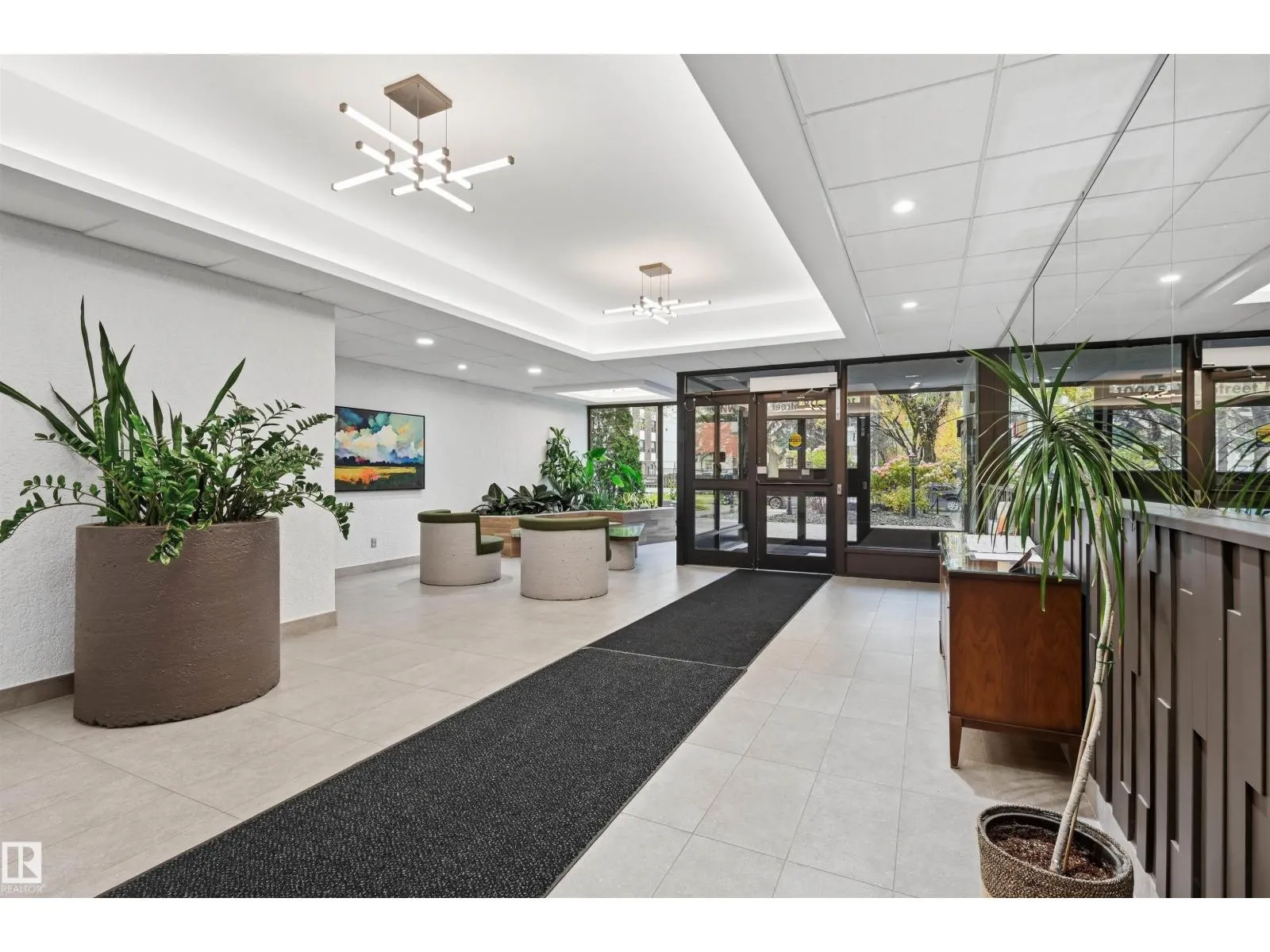 #407 10045 118 ST NW