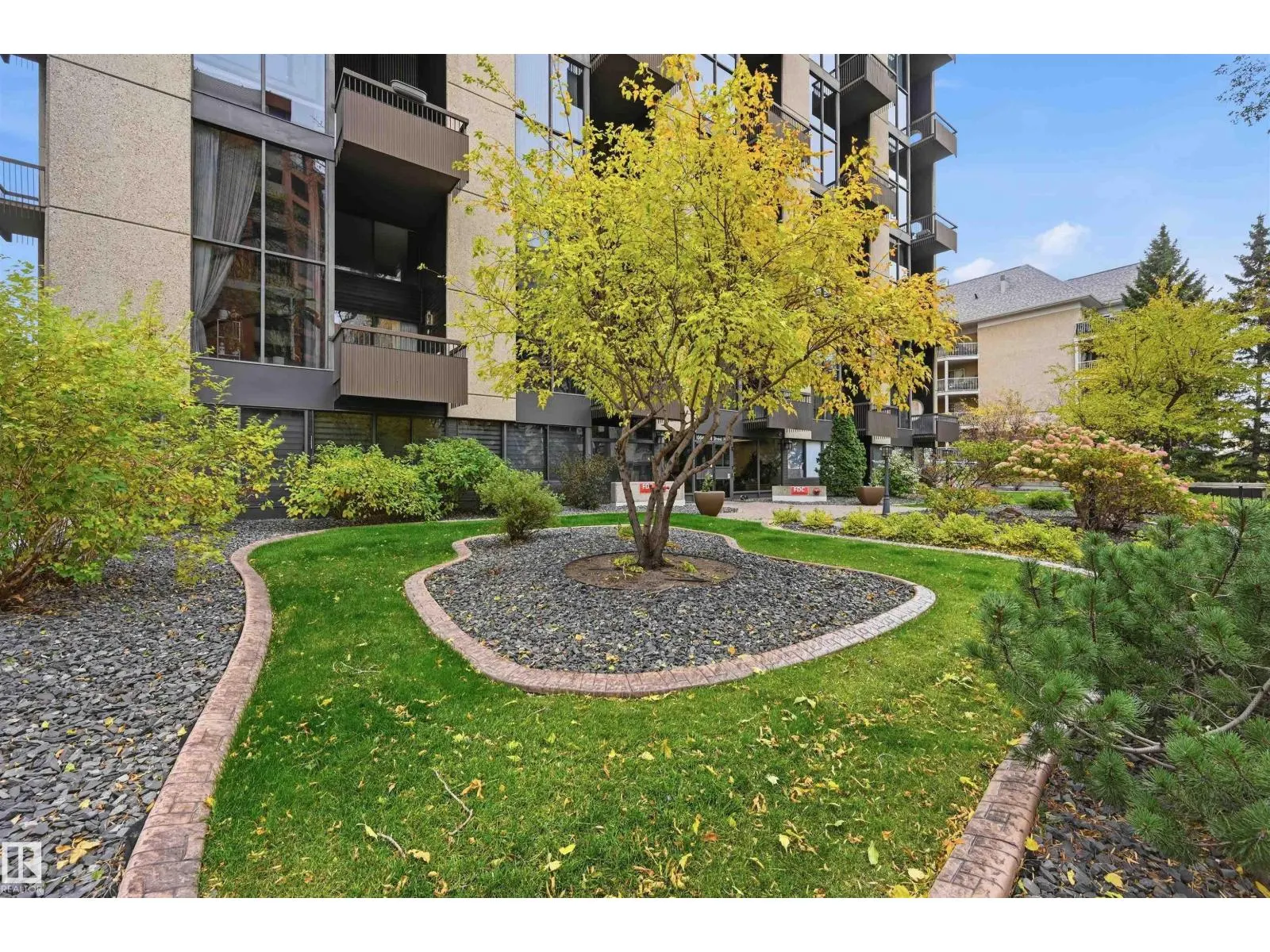 #407 10045 118 ST NW