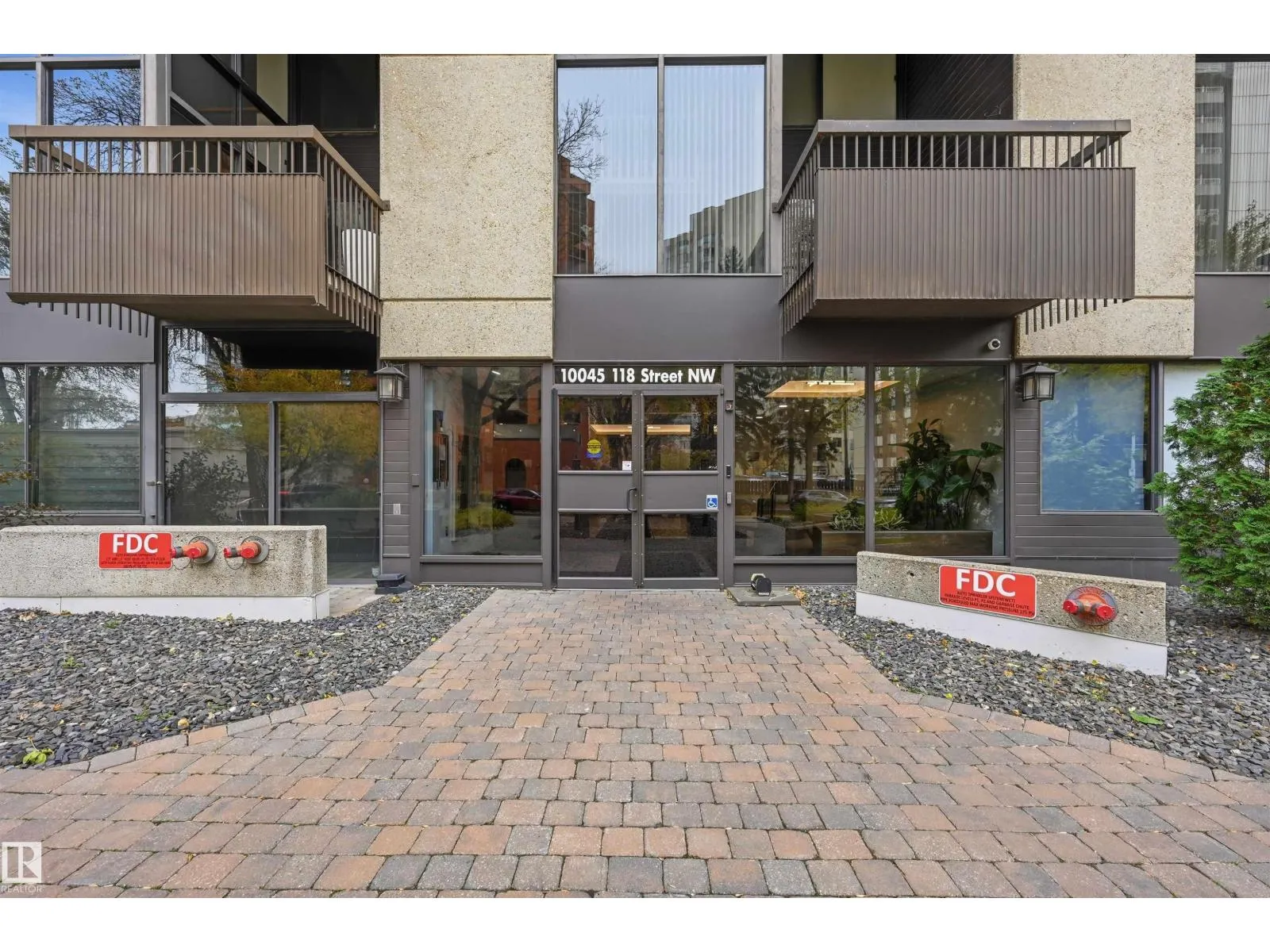 #407 10045 118 ST NW