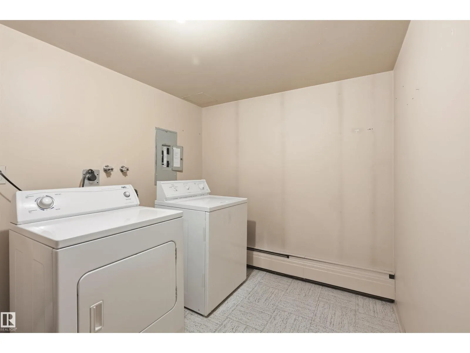 #407 10045 118 ST NW