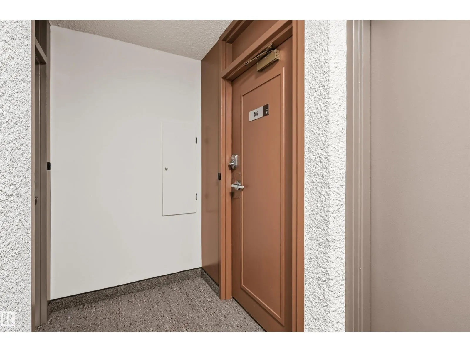 #407 10045 118 ST NW