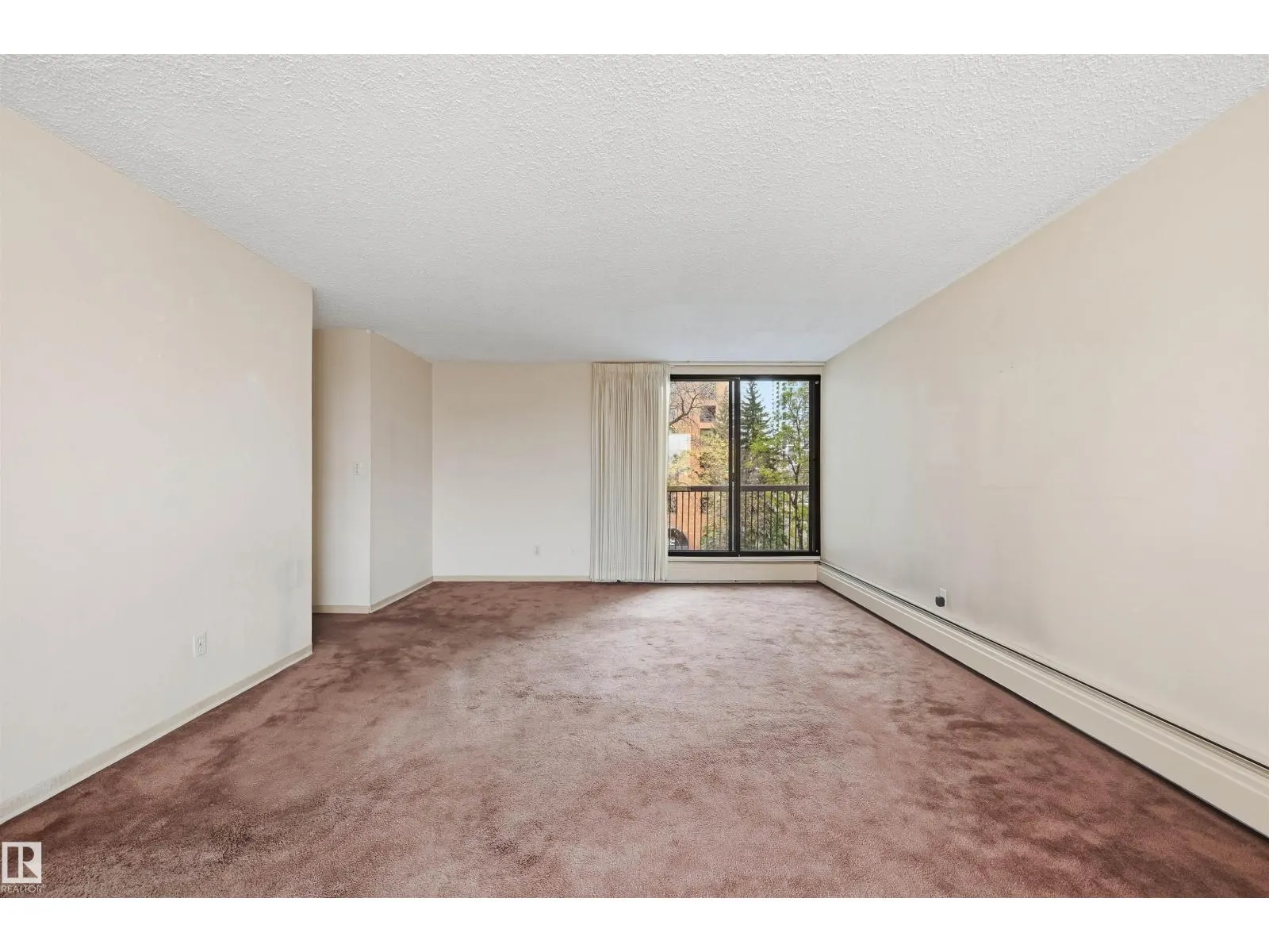 #407 10045 118 ST NW