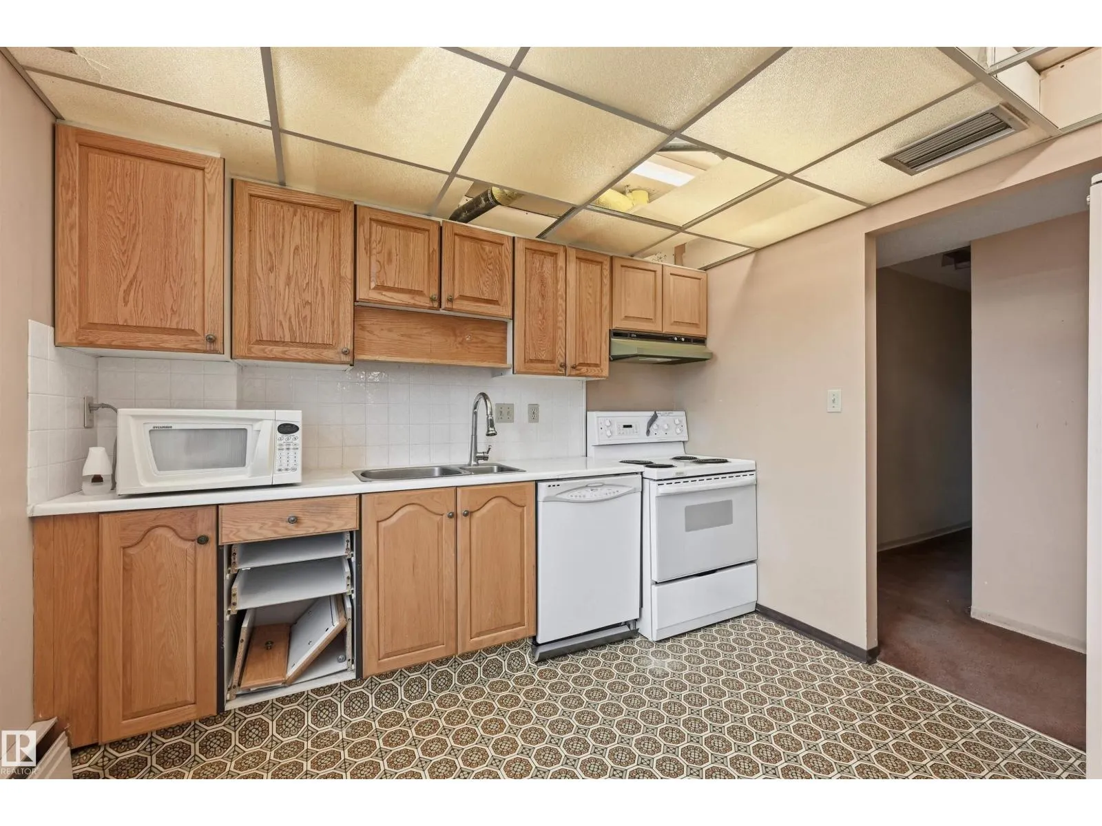 #407 10045 118 ST NW