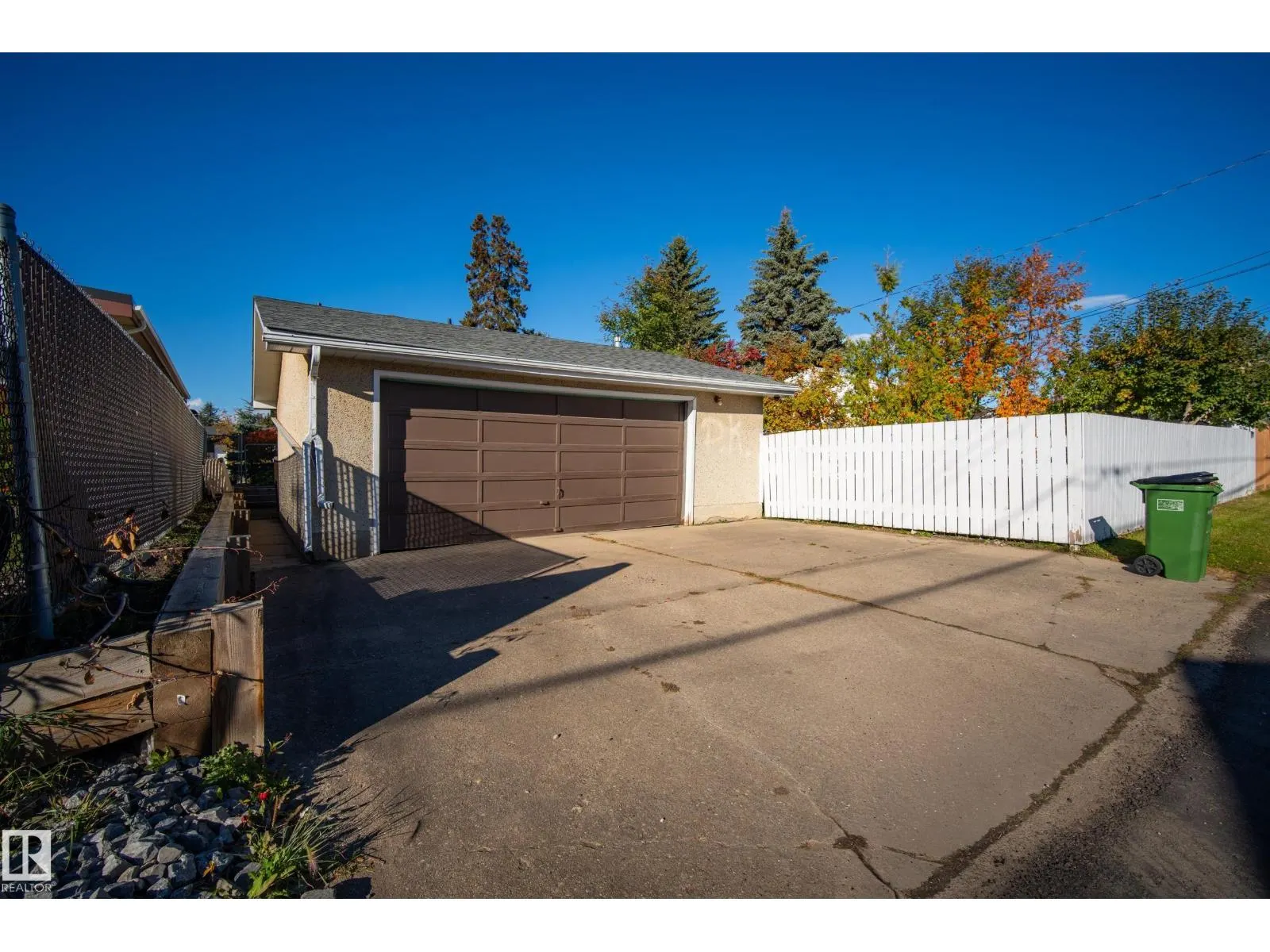 9011 157 ST NW