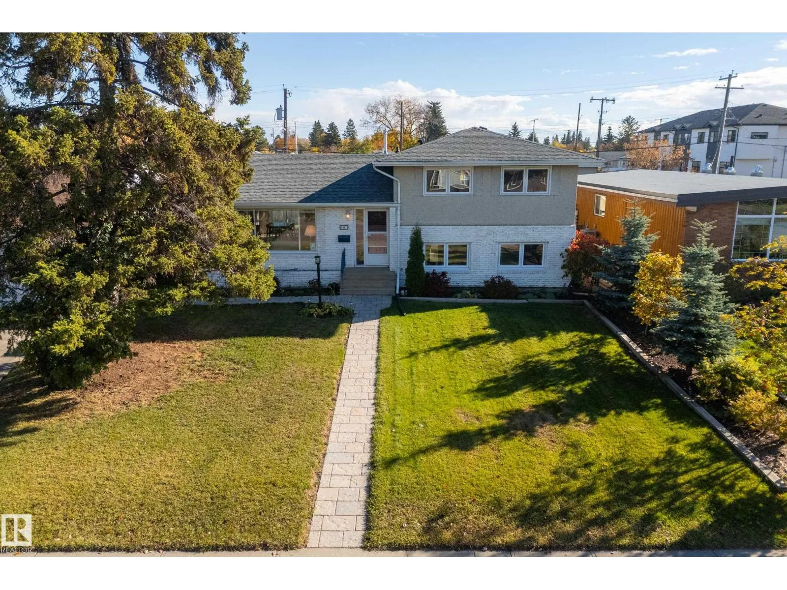 9011 157 ST NW