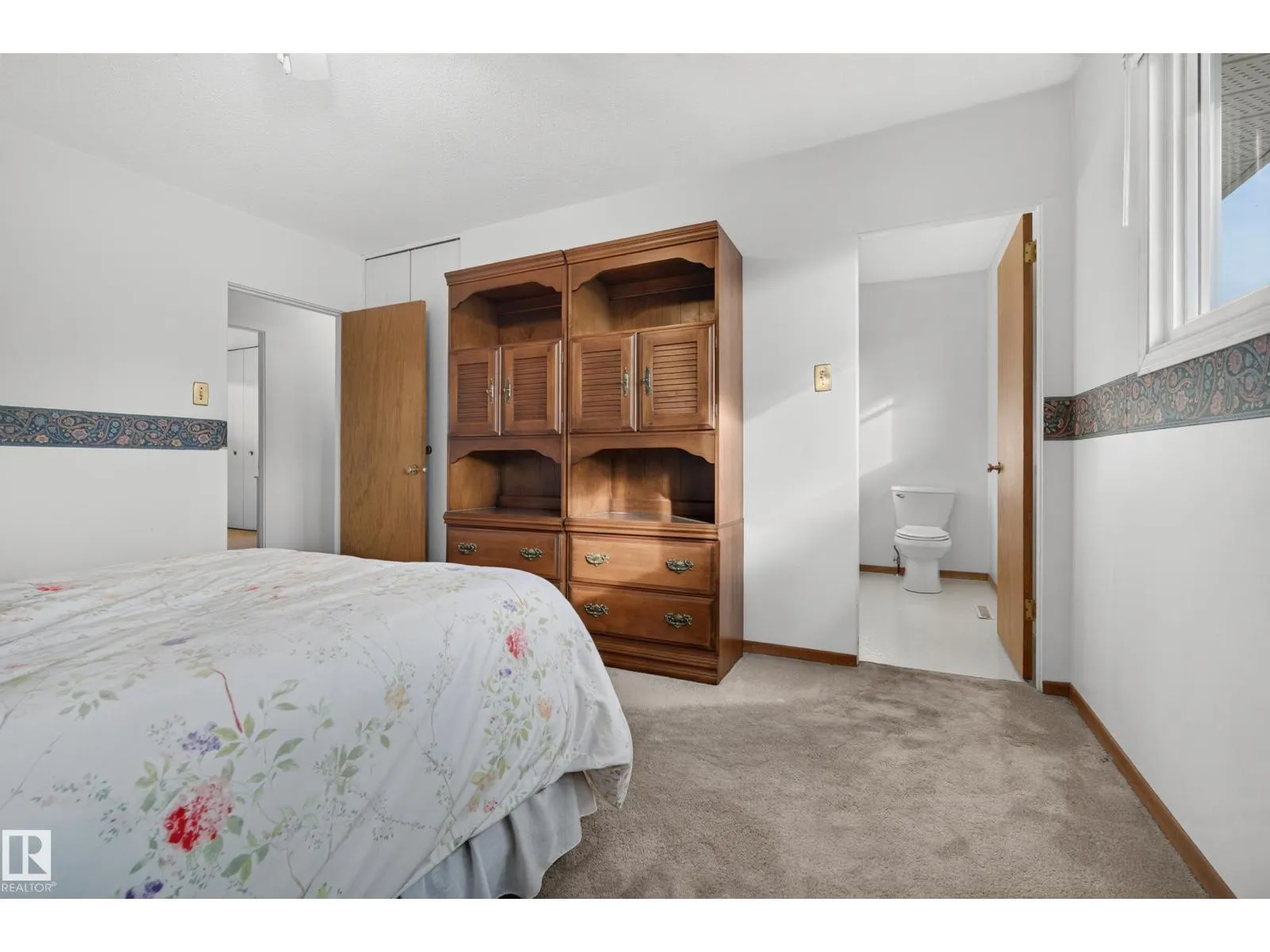9011 157 ST NW