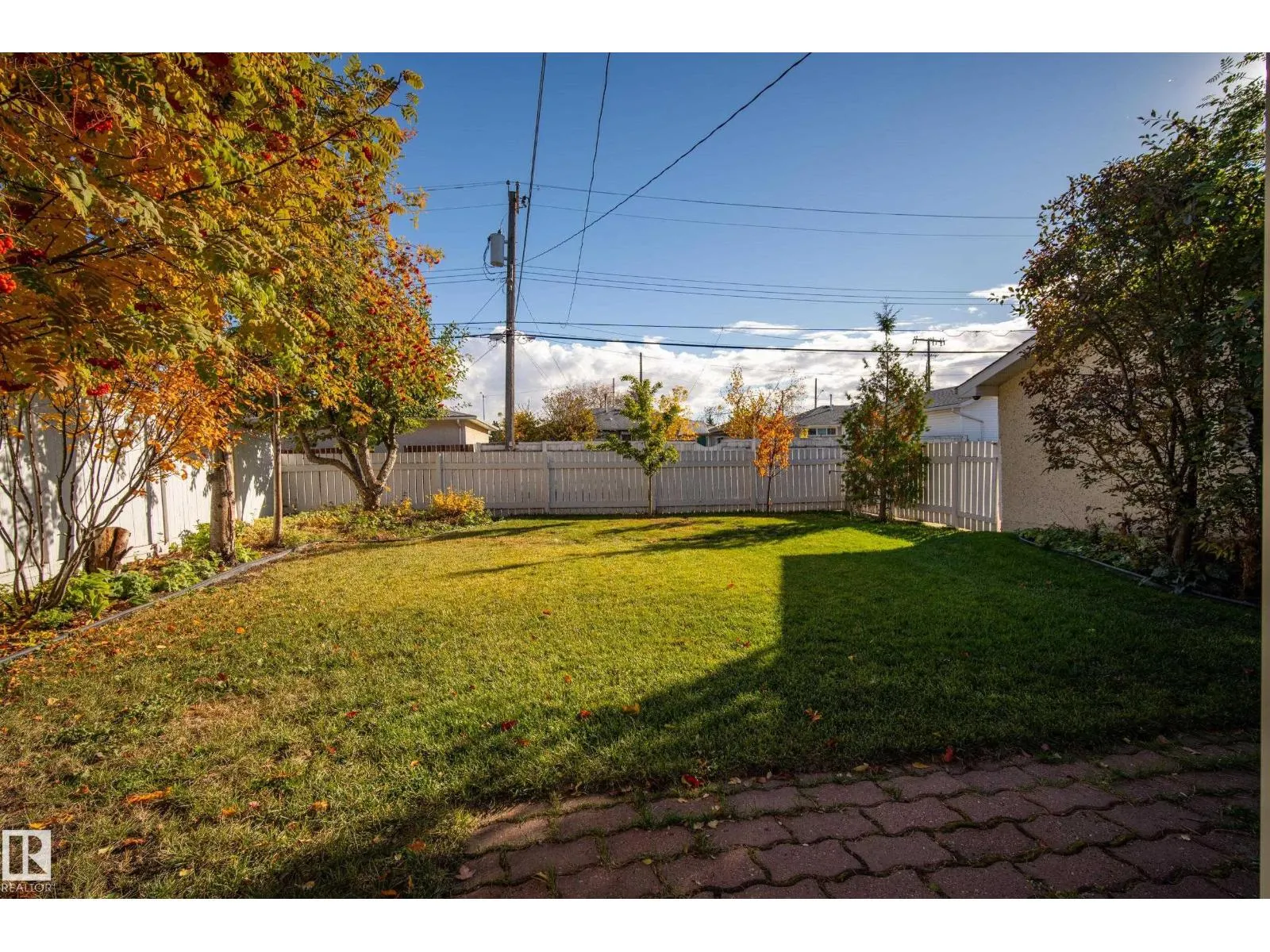 9011 157 ST NW