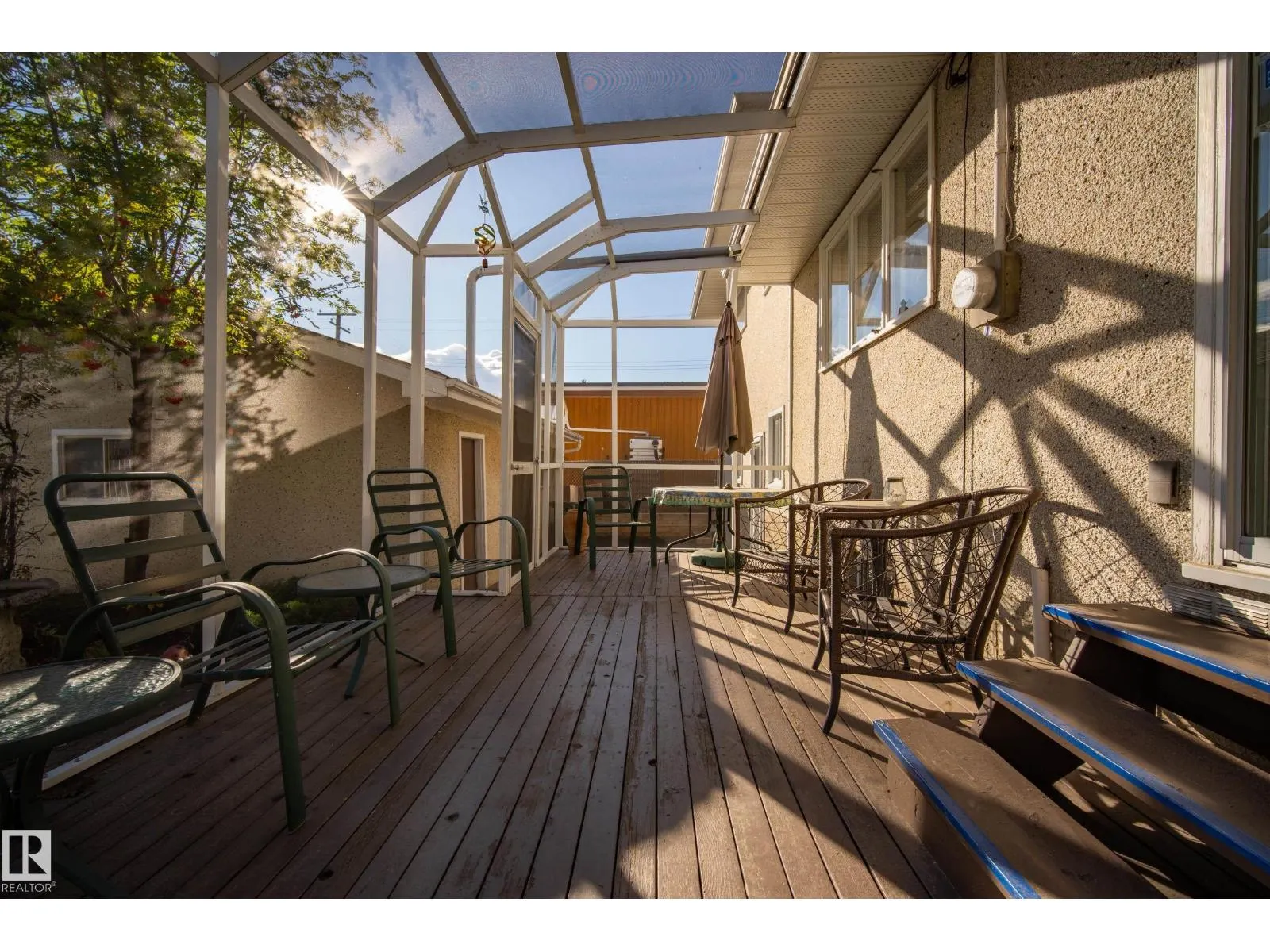 9011 157 ST NW