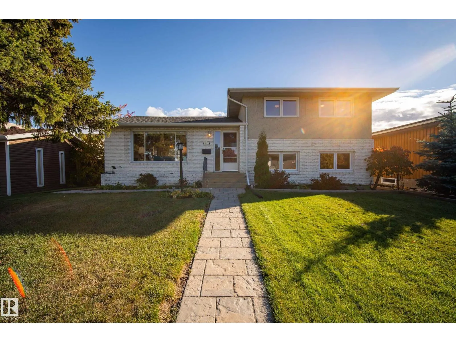 9011 157 ST NW