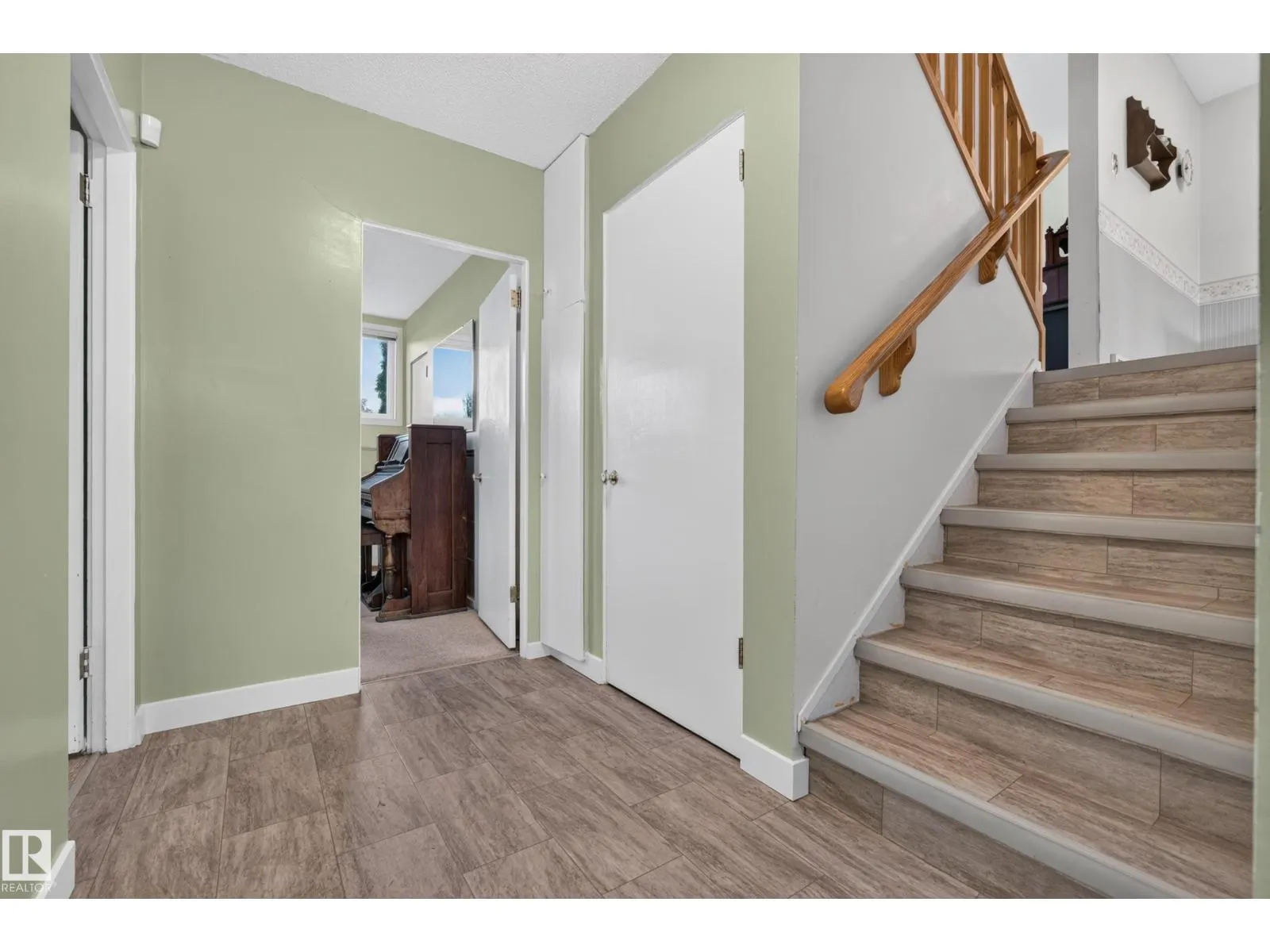9011 157 ST NW