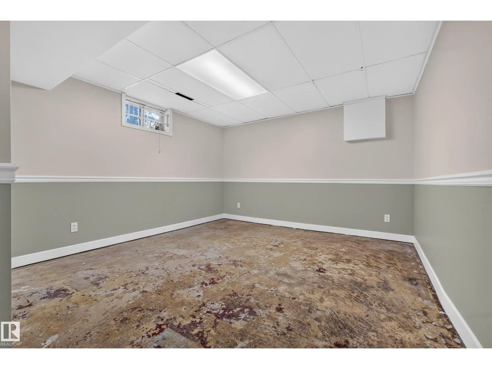 9011 157 ST NW
