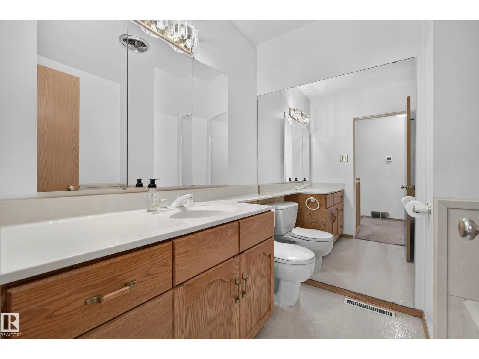 9011 157 ST NW