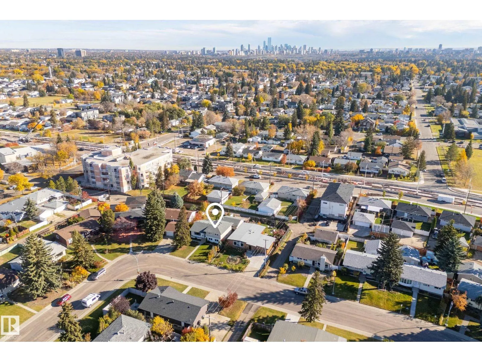9011 157 ST NW