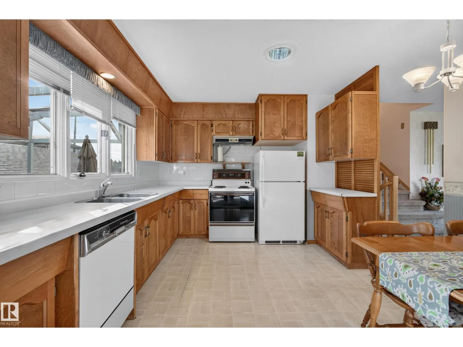 9011 157 ST NW