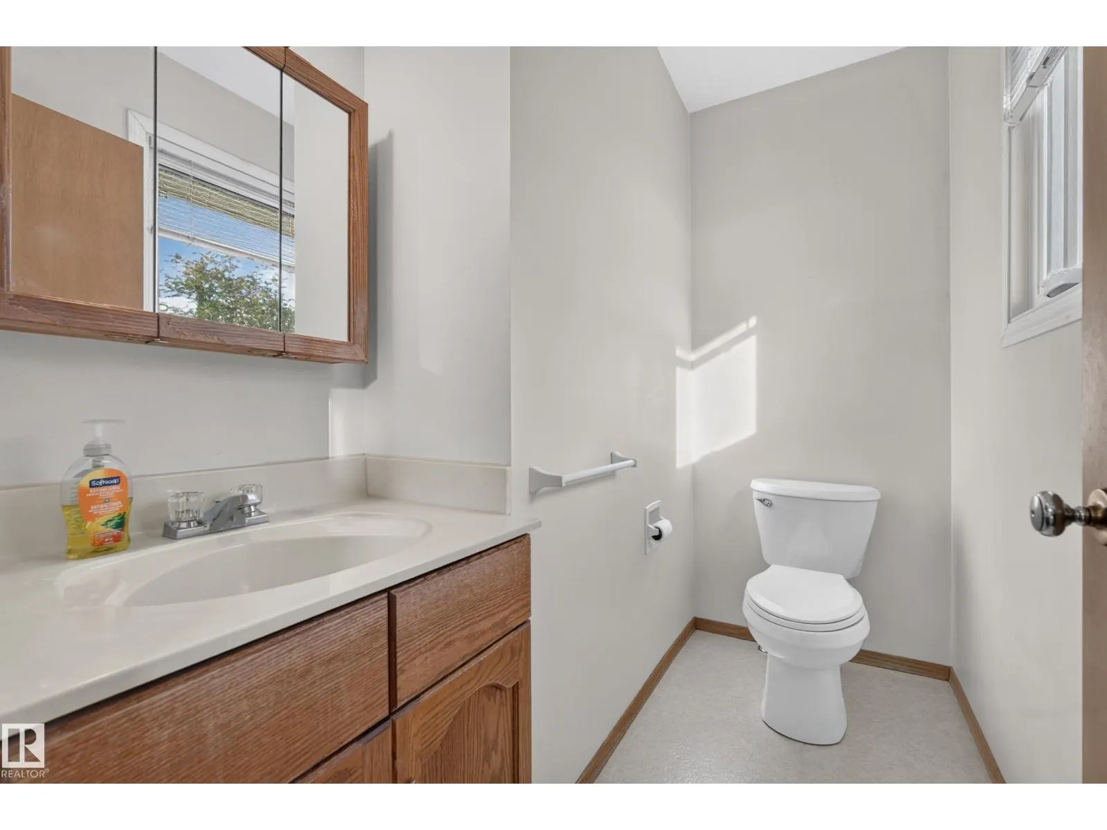 9011 157 ST NW