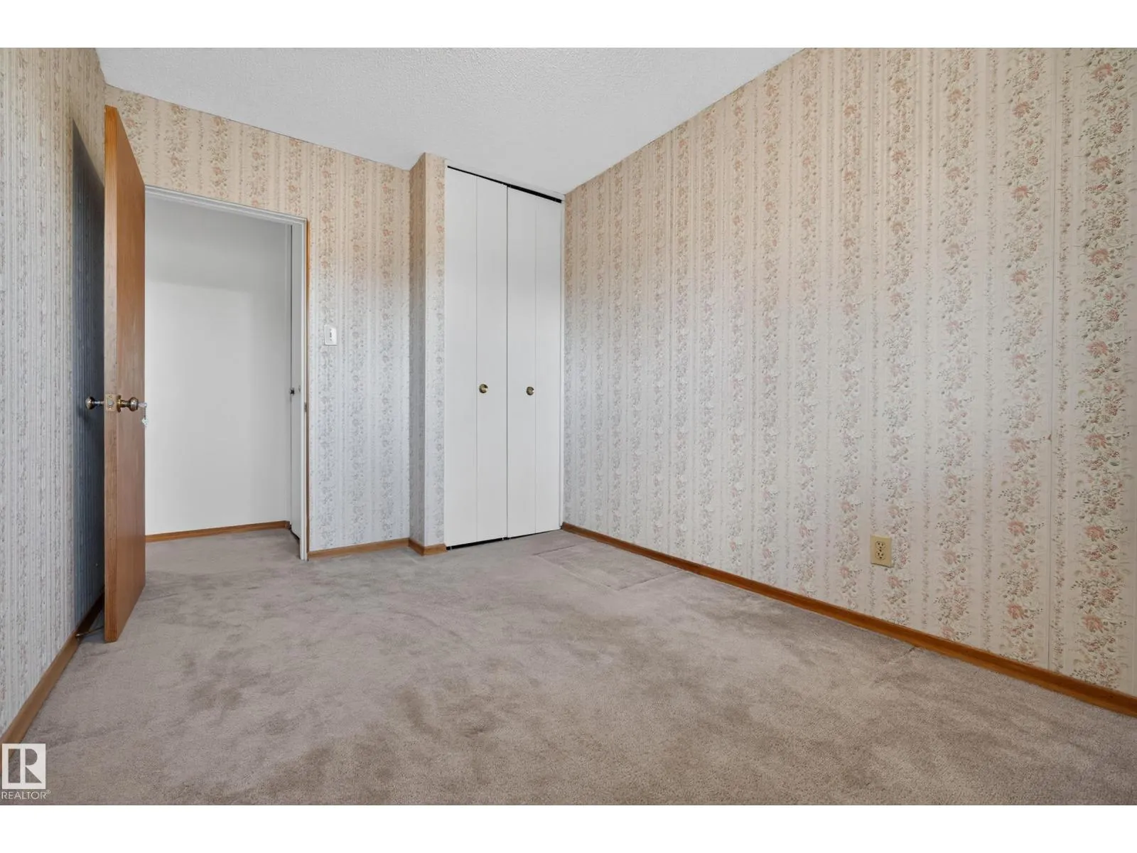 9011 157 ST NW