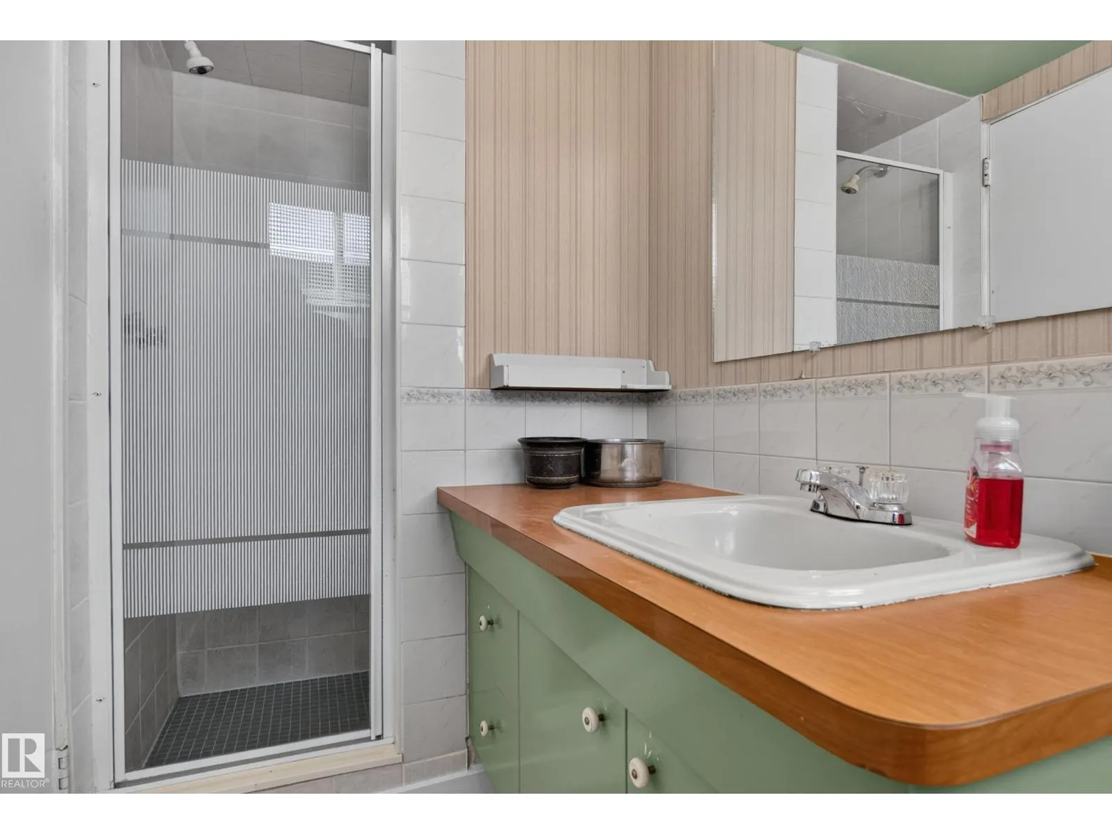 9011 157 ST NW