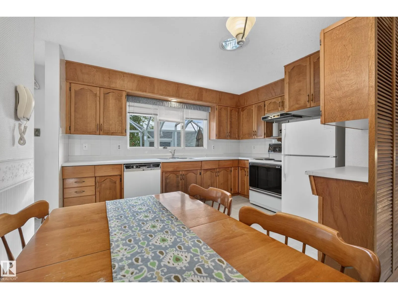 9011 157 ST NW