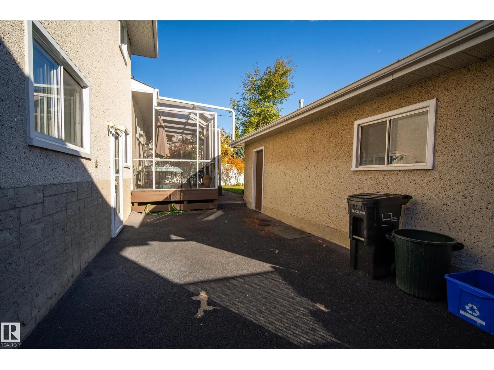 9011 157 ST NW