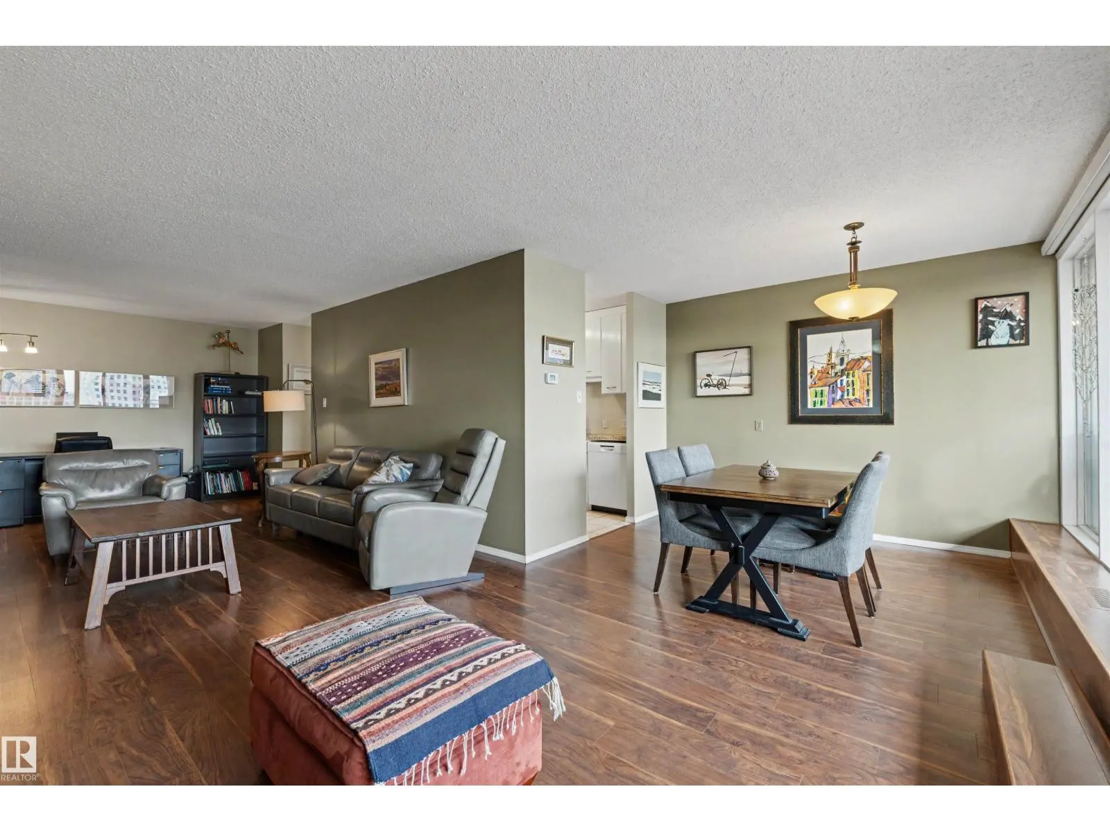 #905 9809 110 ST NW