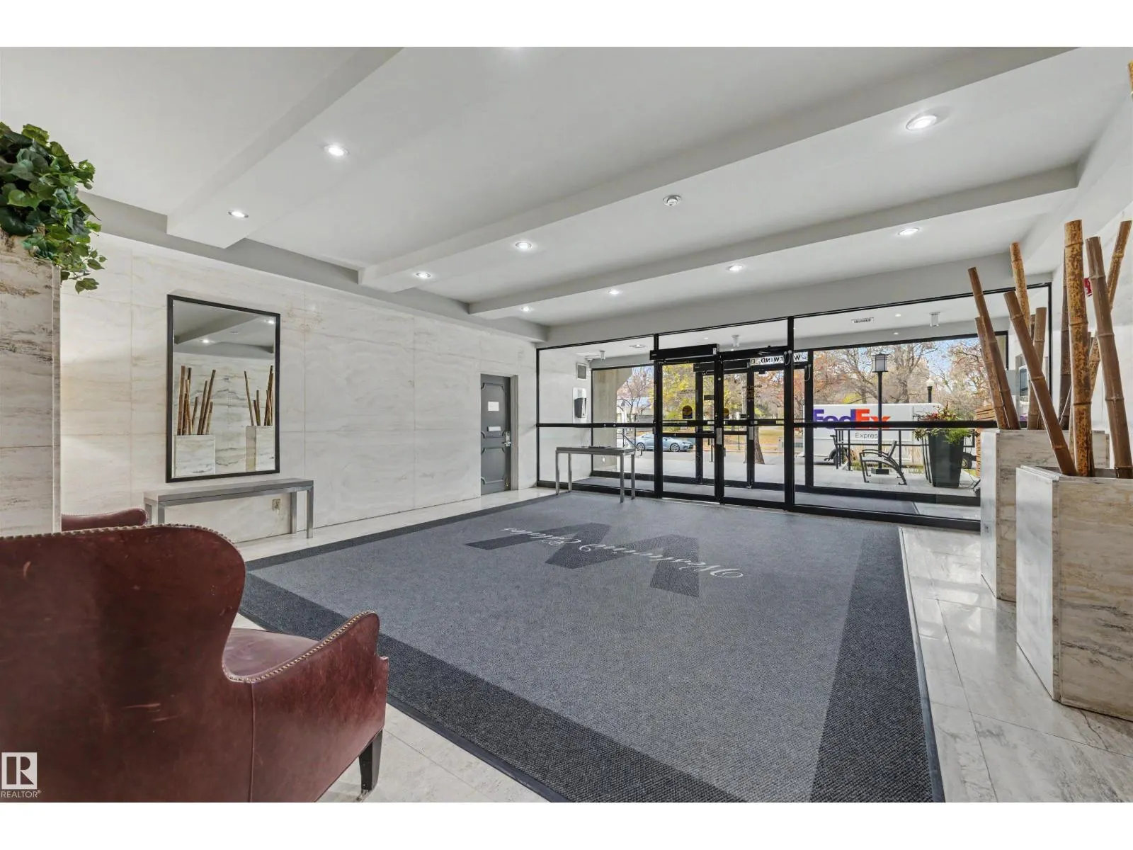 #905 9809 110 ST NW