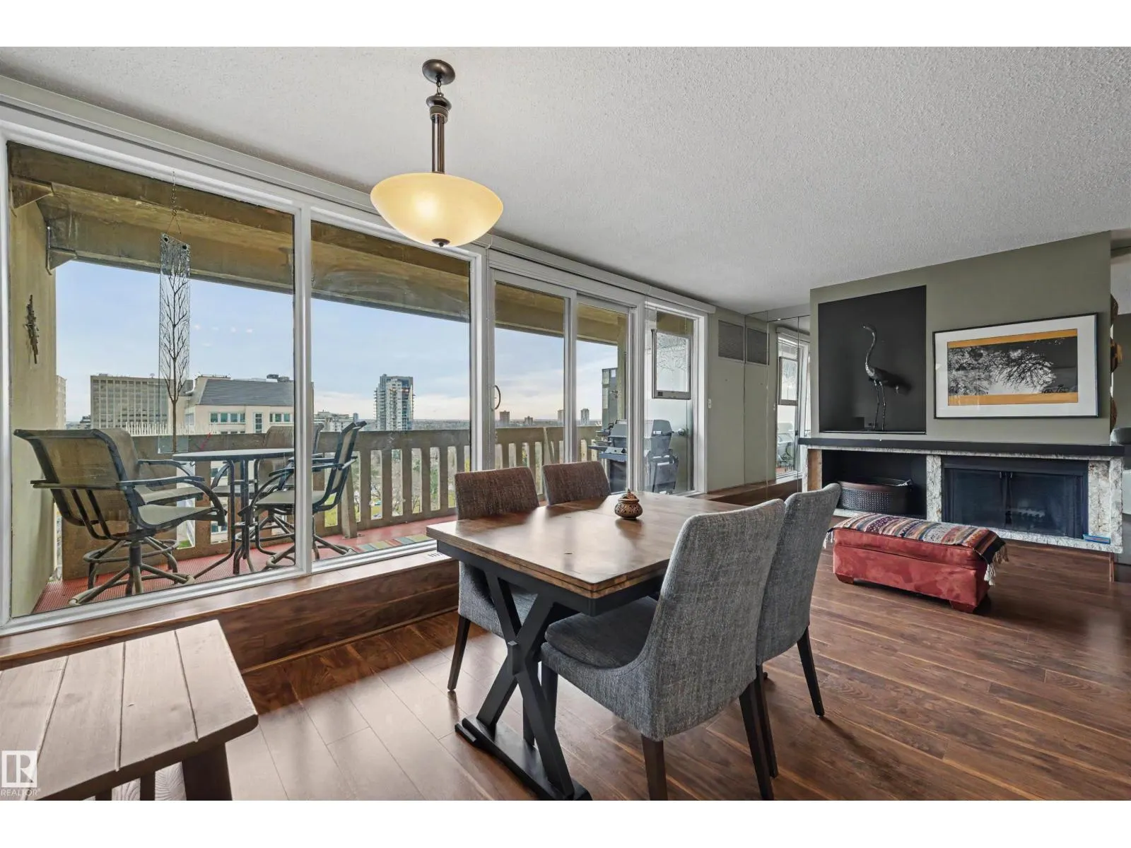 #905 9809 110 ST NW
