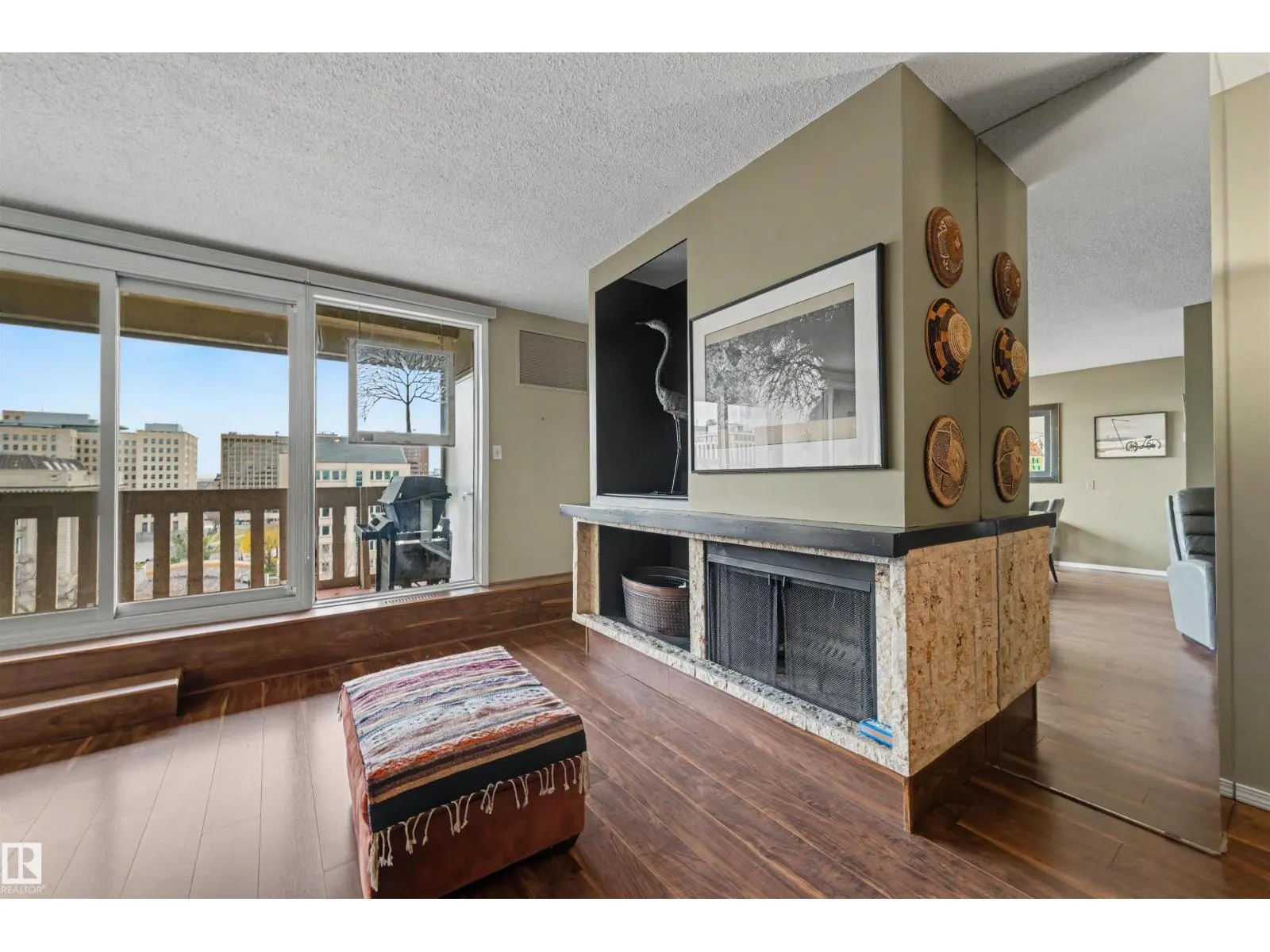 #905 9809 110 ST NW