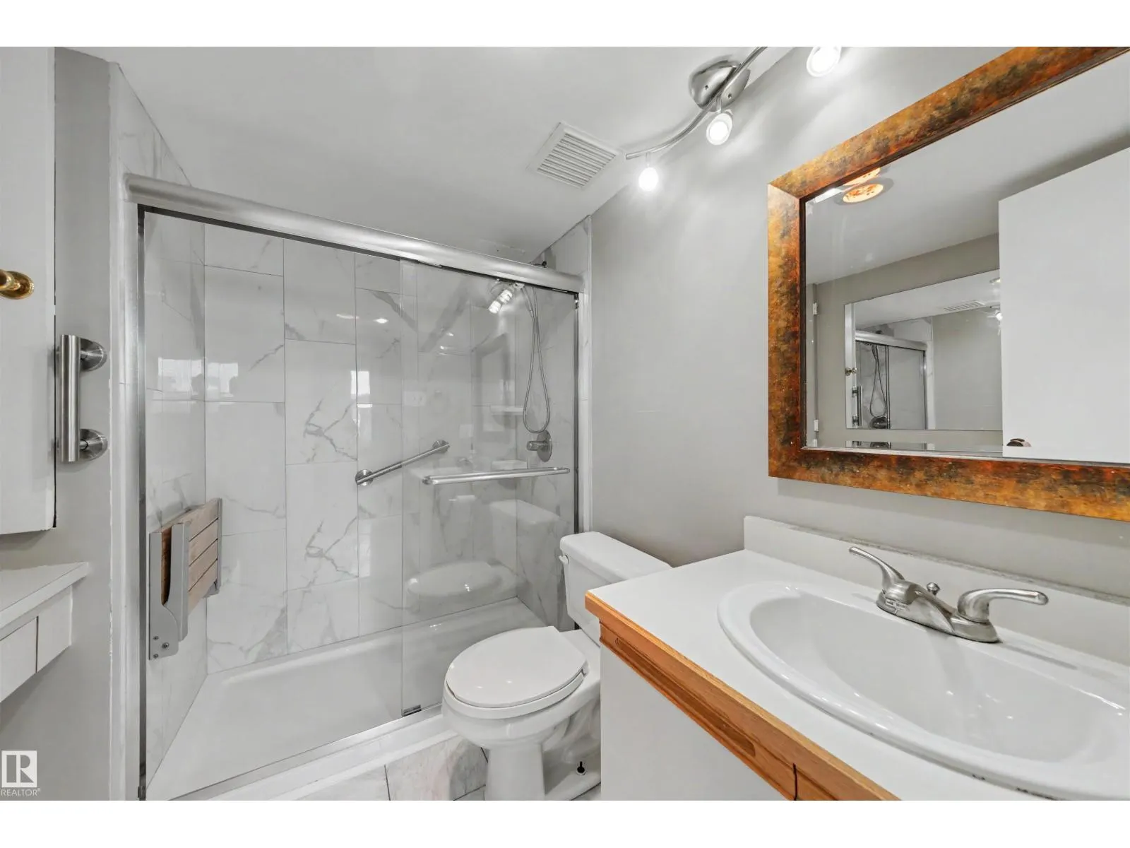 #905 9809 110 ST NW
