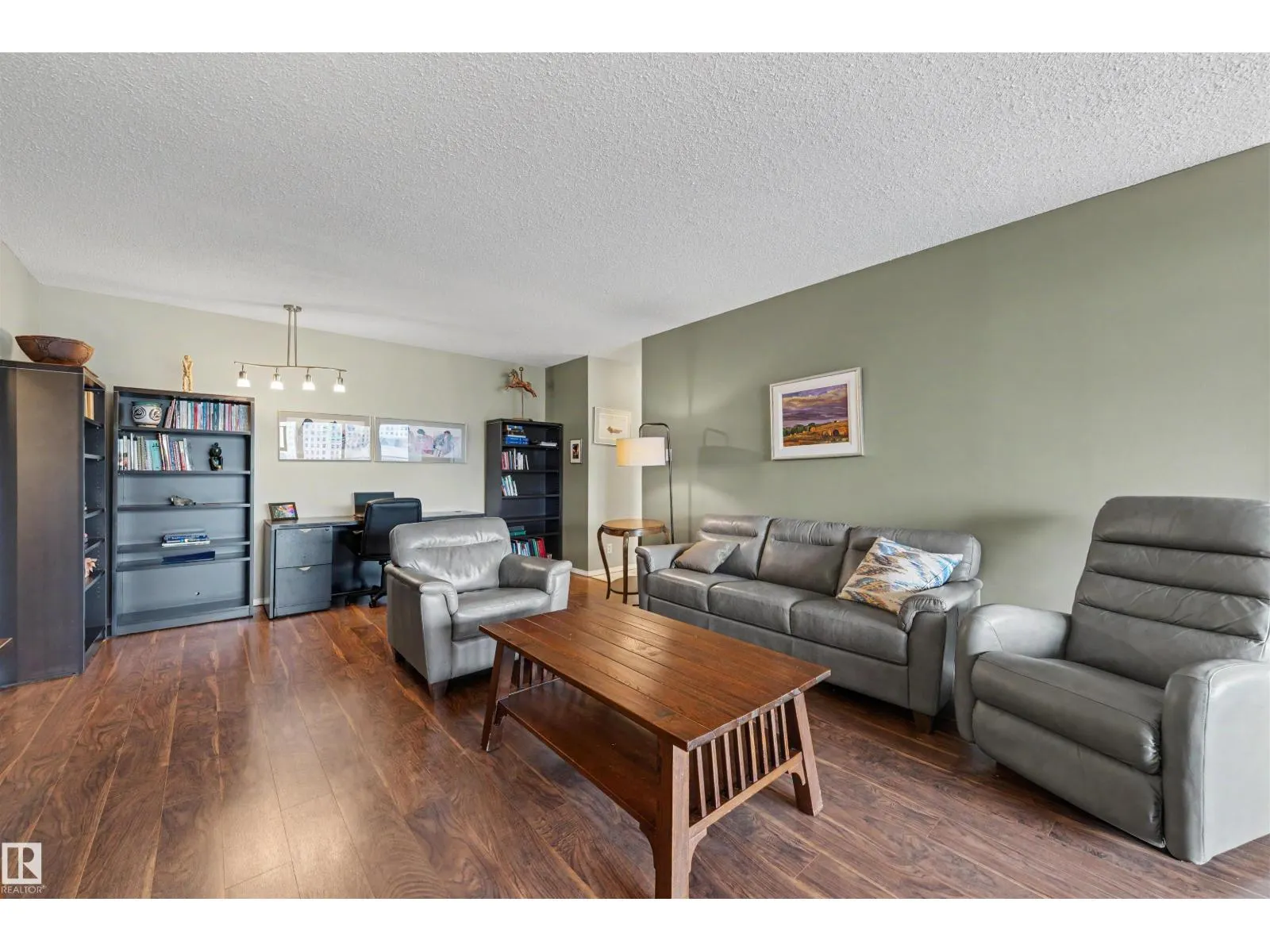 #905 9809 110 ST NW