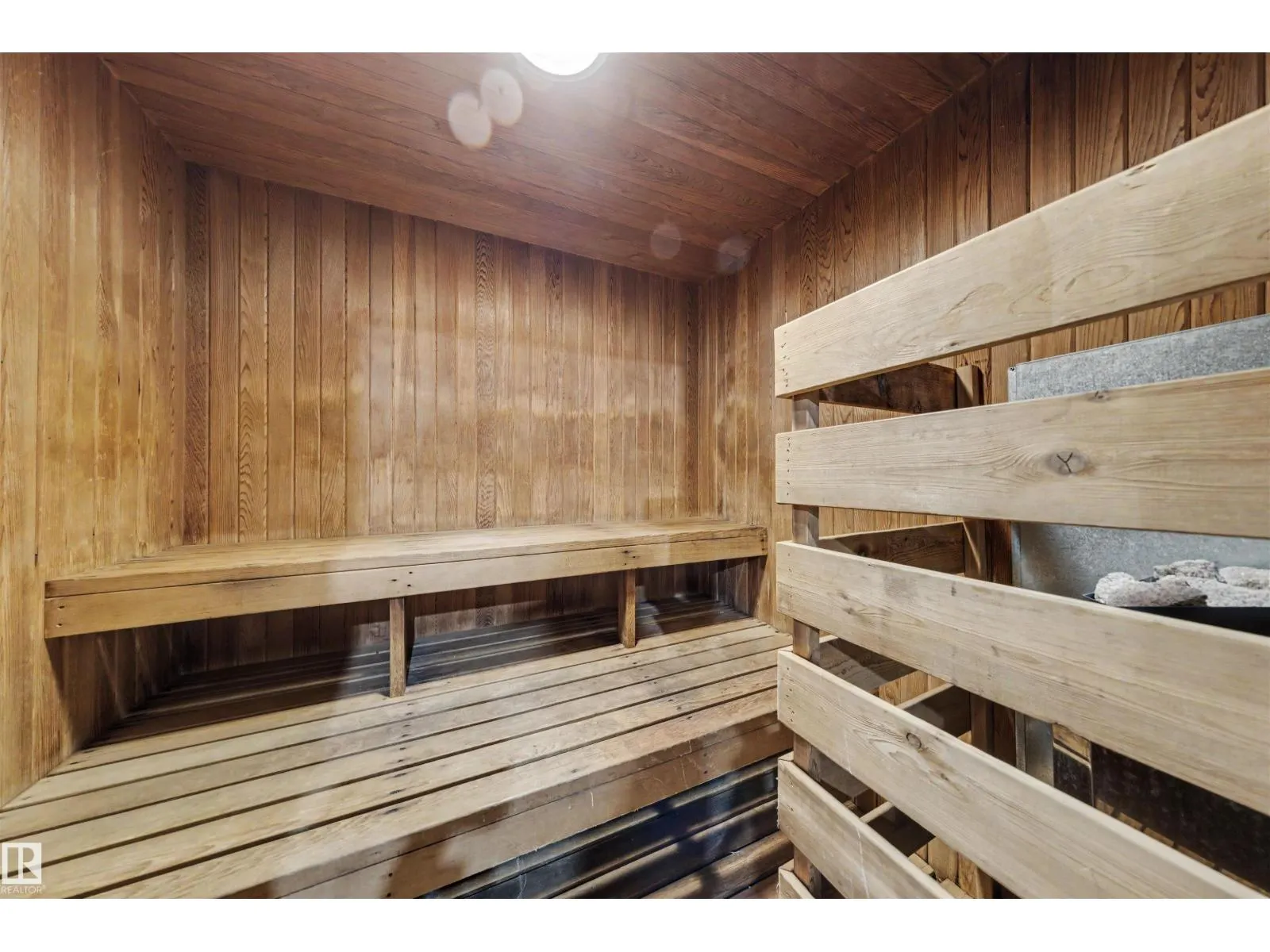#905 9809 110 ST NW