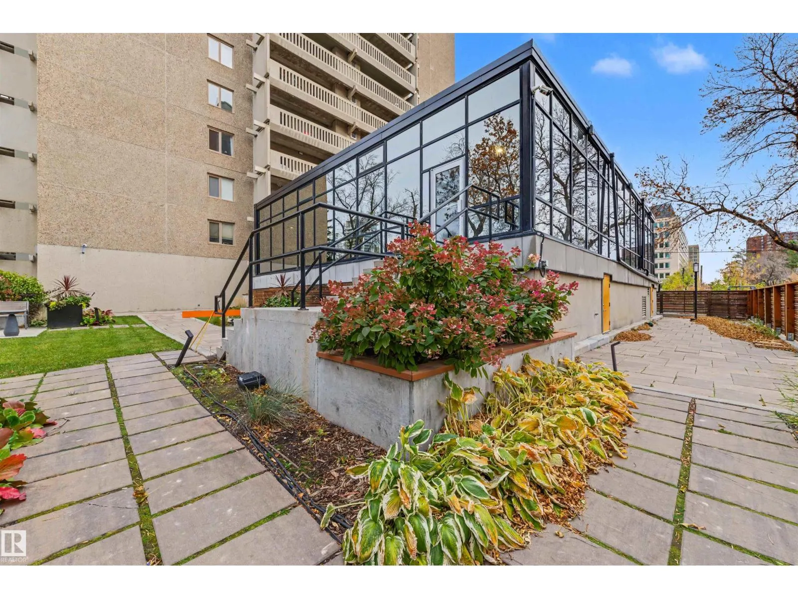 #905 9809 110 ST NW