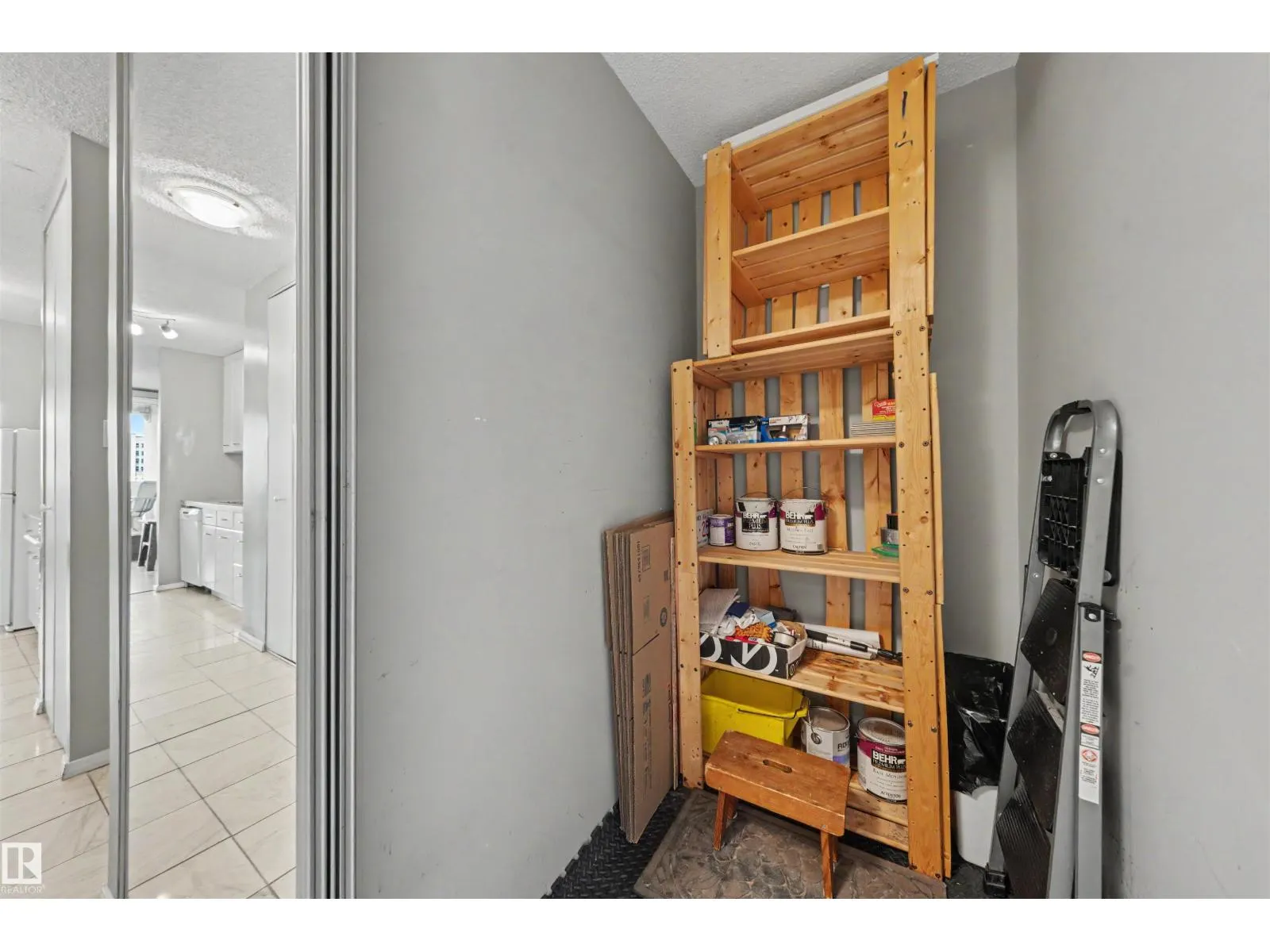 #905 9809 110 ST NW