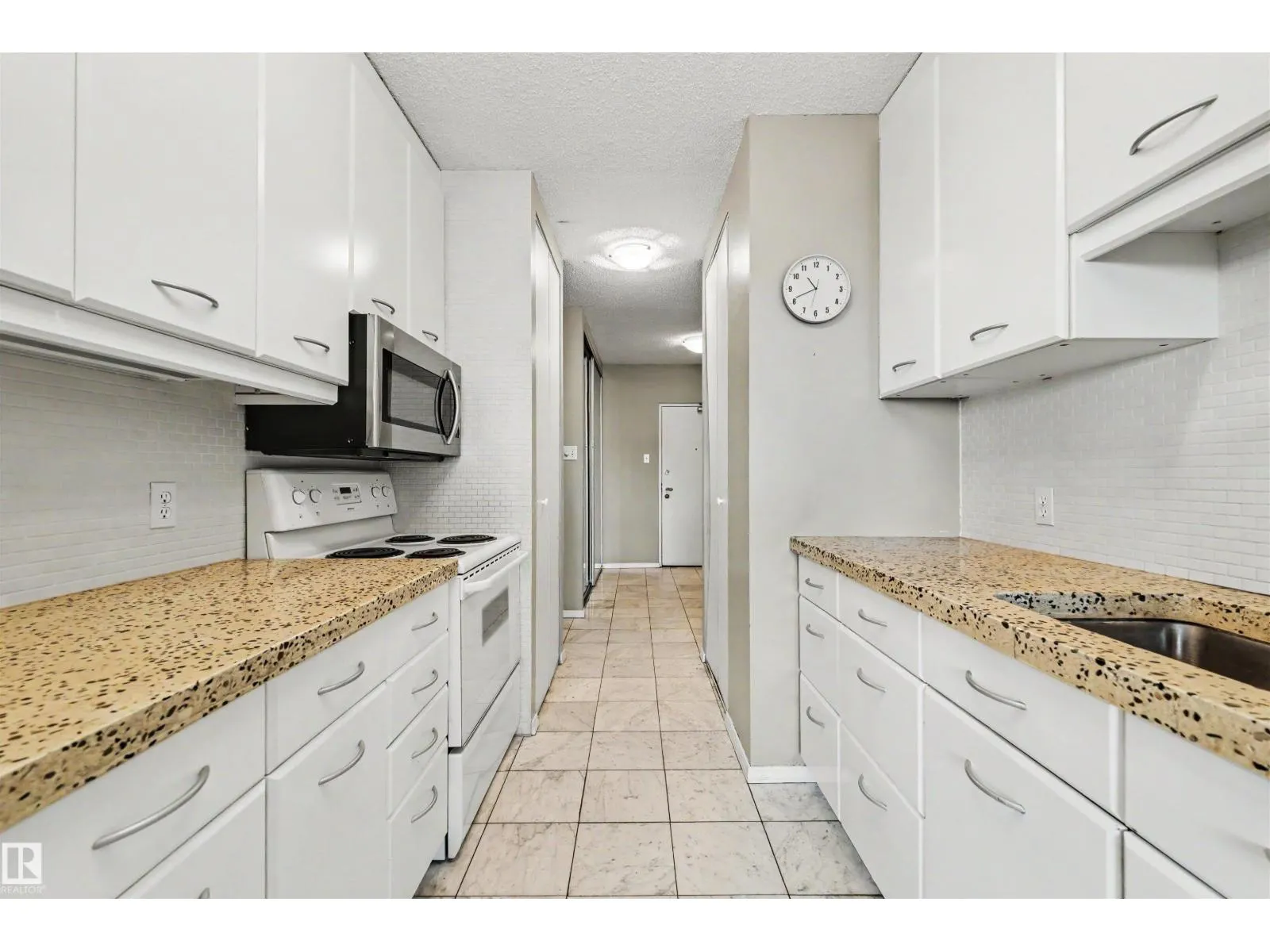 #905 9809 110 ST NW