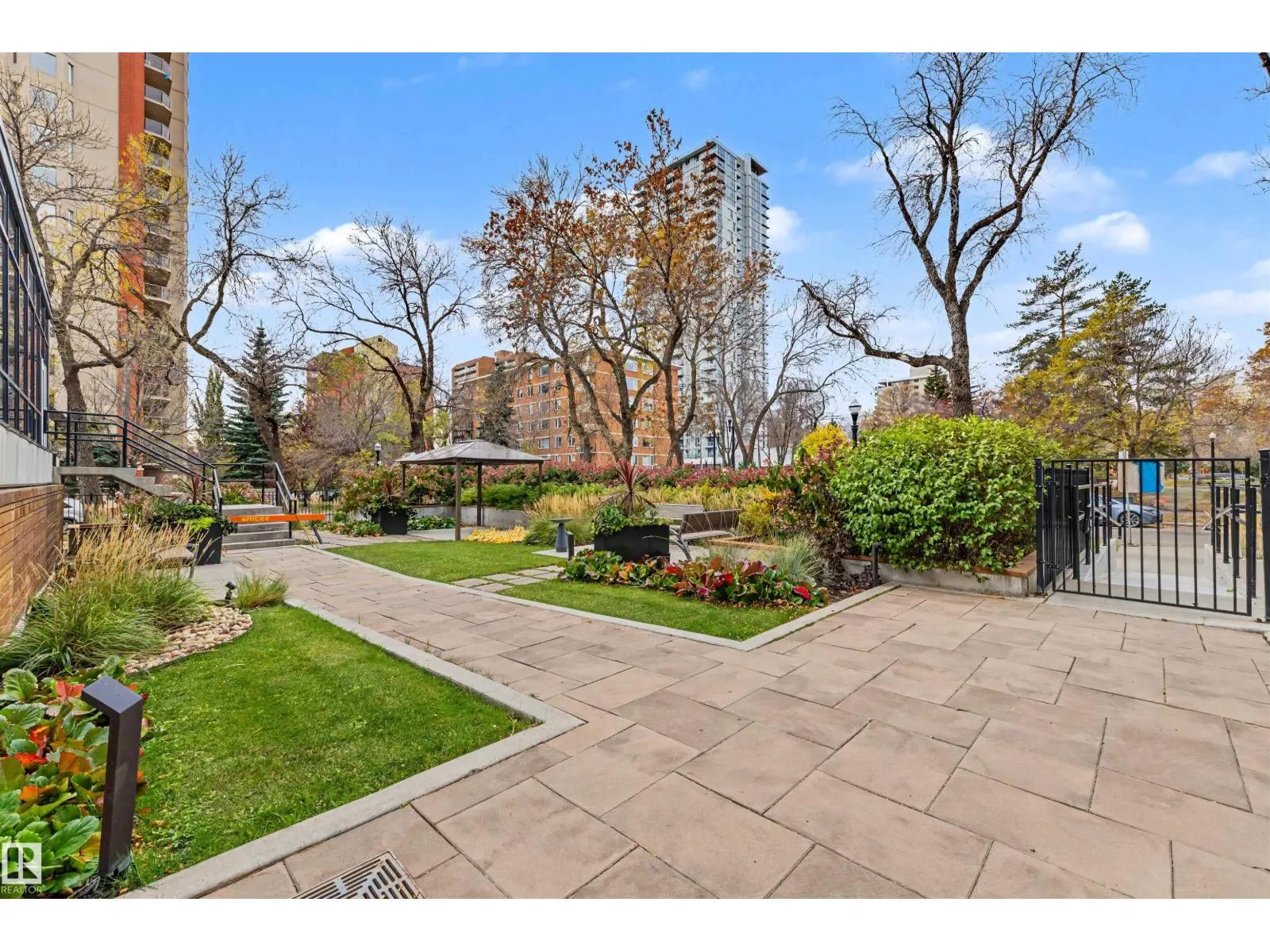 #905 9809 110 ST NW