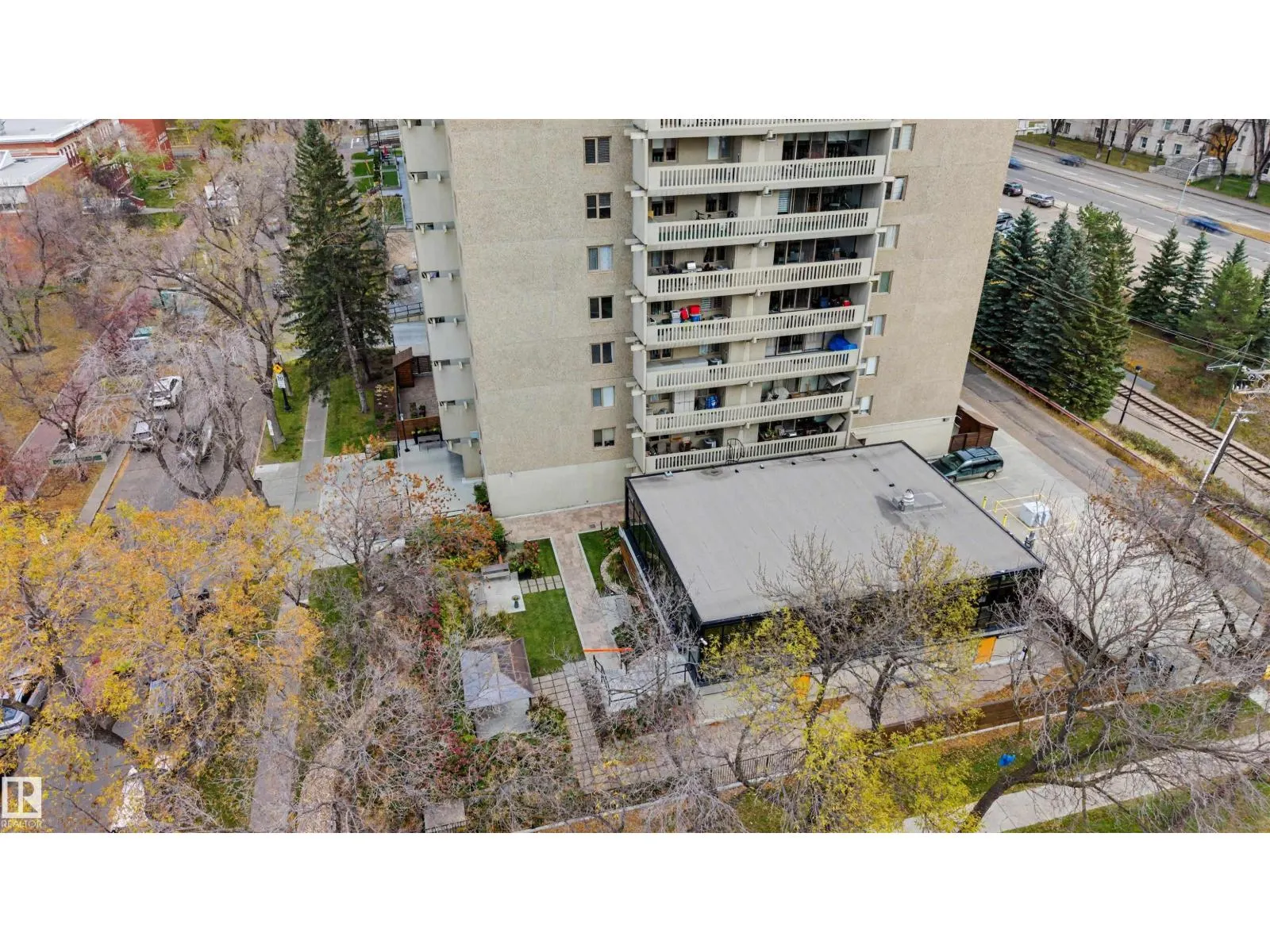 #905 9809 110 ST NW
