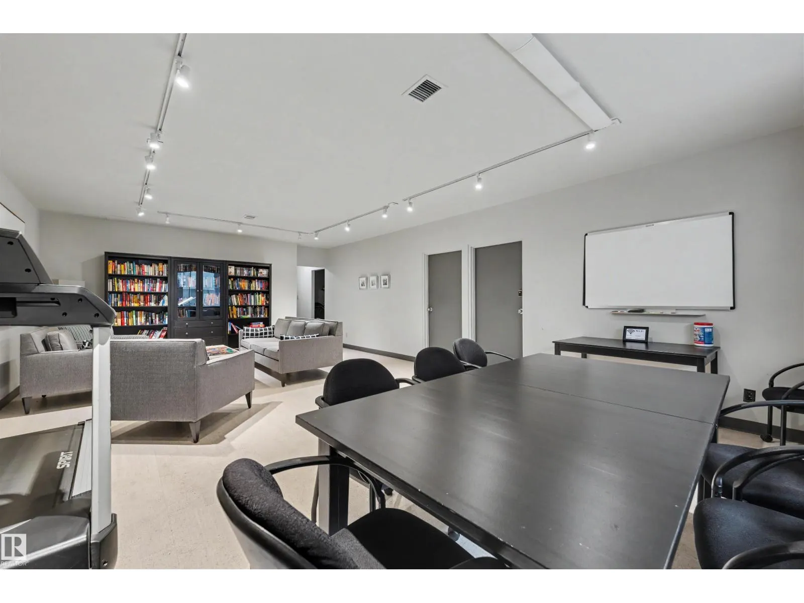 #905 9809 110 ST NW