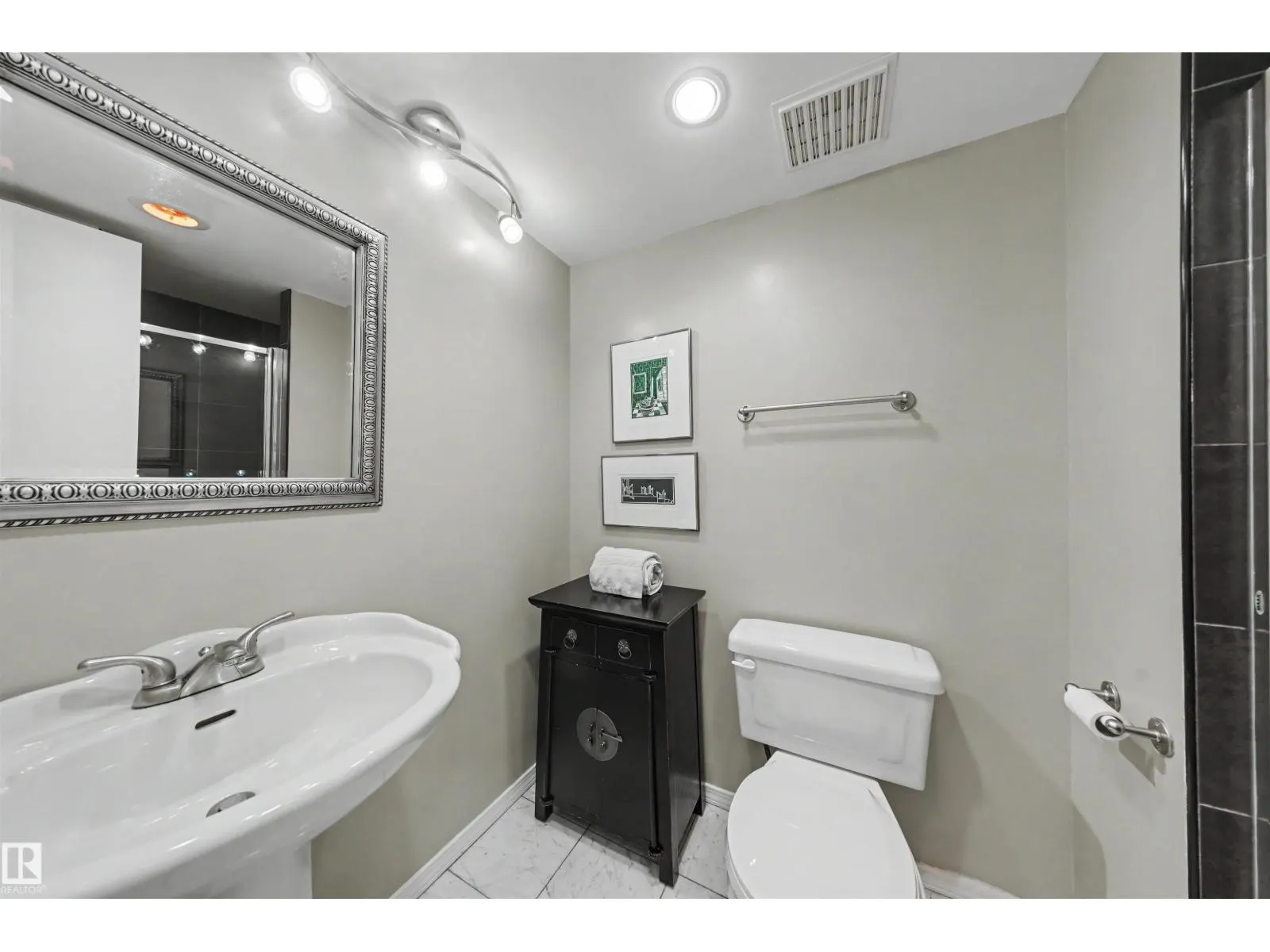 #905 9809 110 ST NW