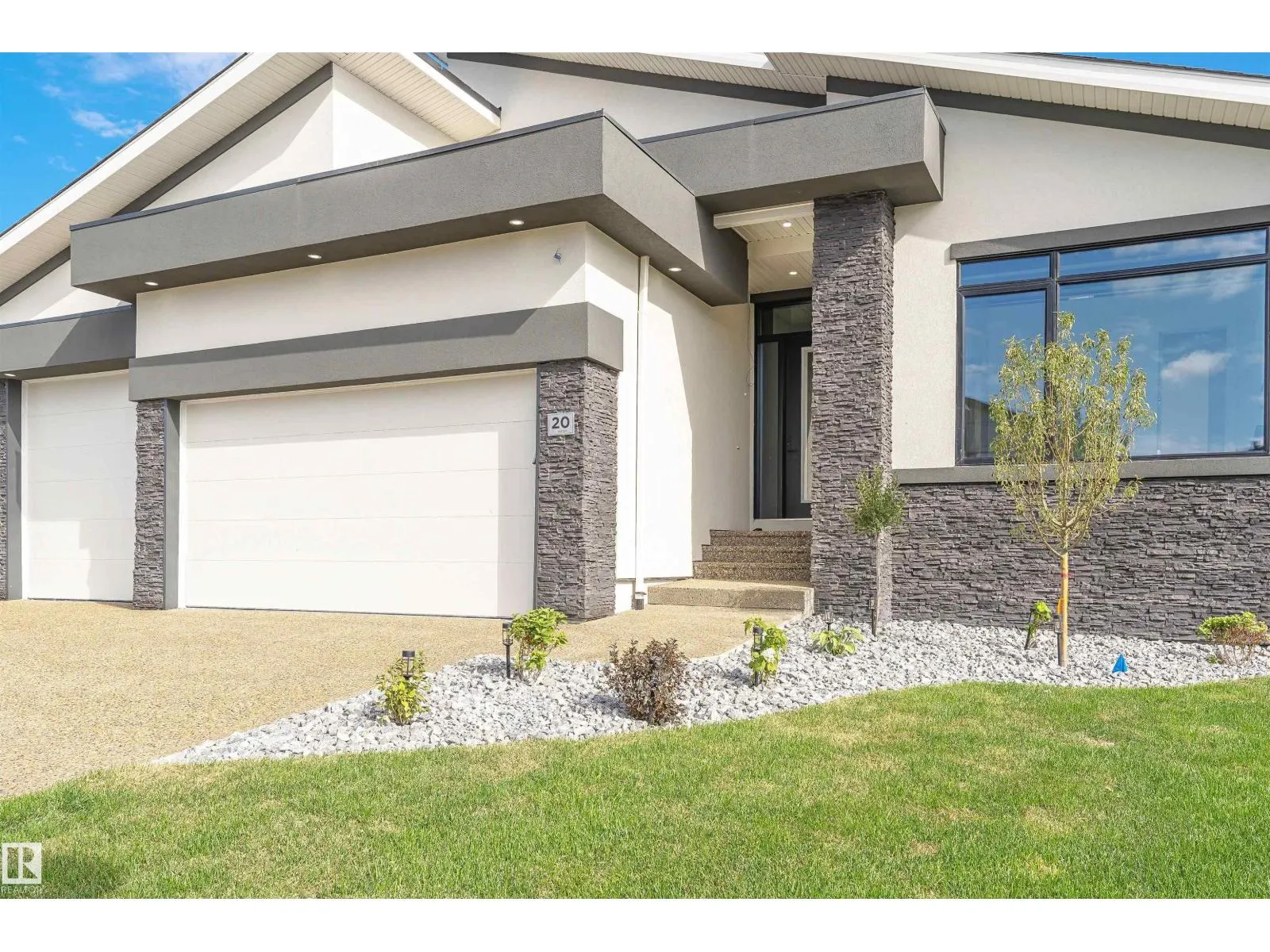 20 EASTON CL