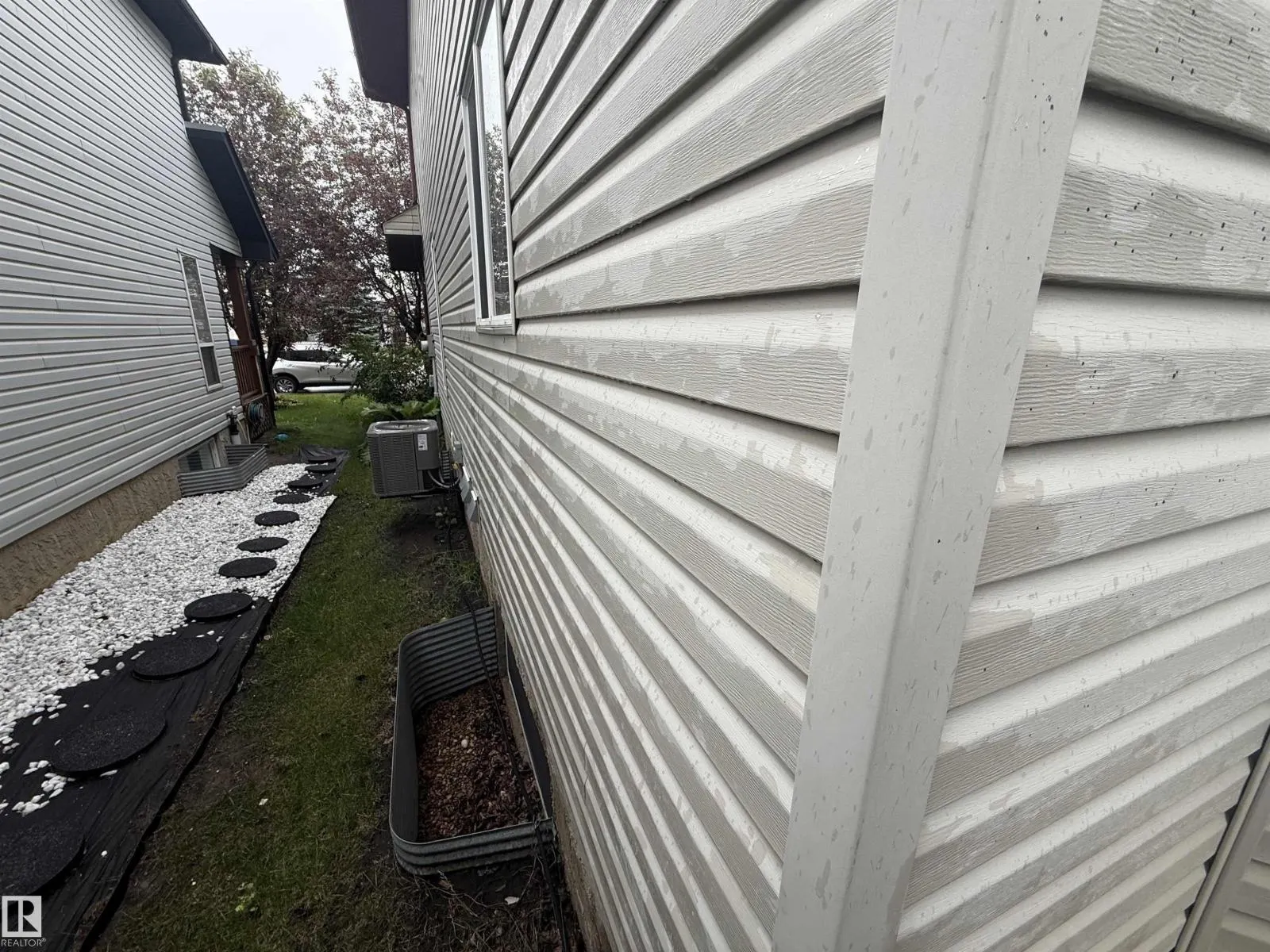 1920 37 AV NW