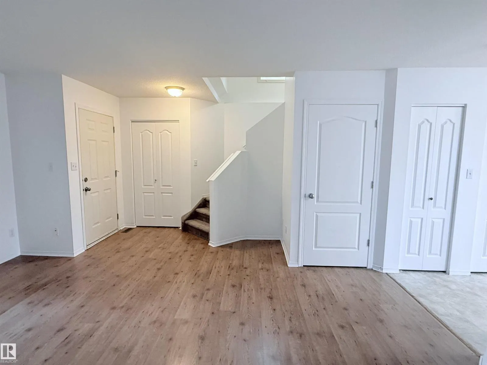 1920 37 AV NW